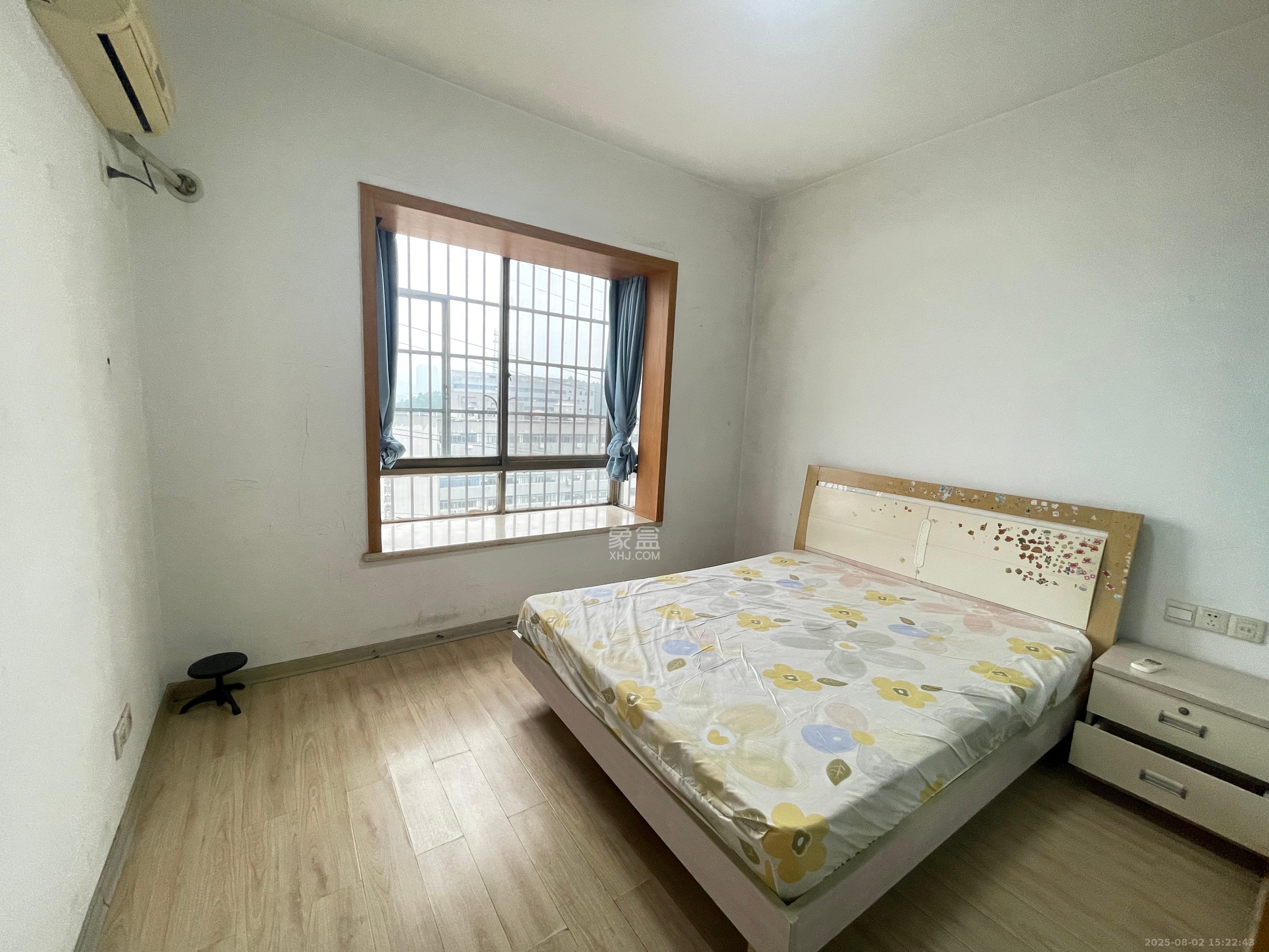 阳明山庄  3室2厅2卫   2300.00元/月室内图