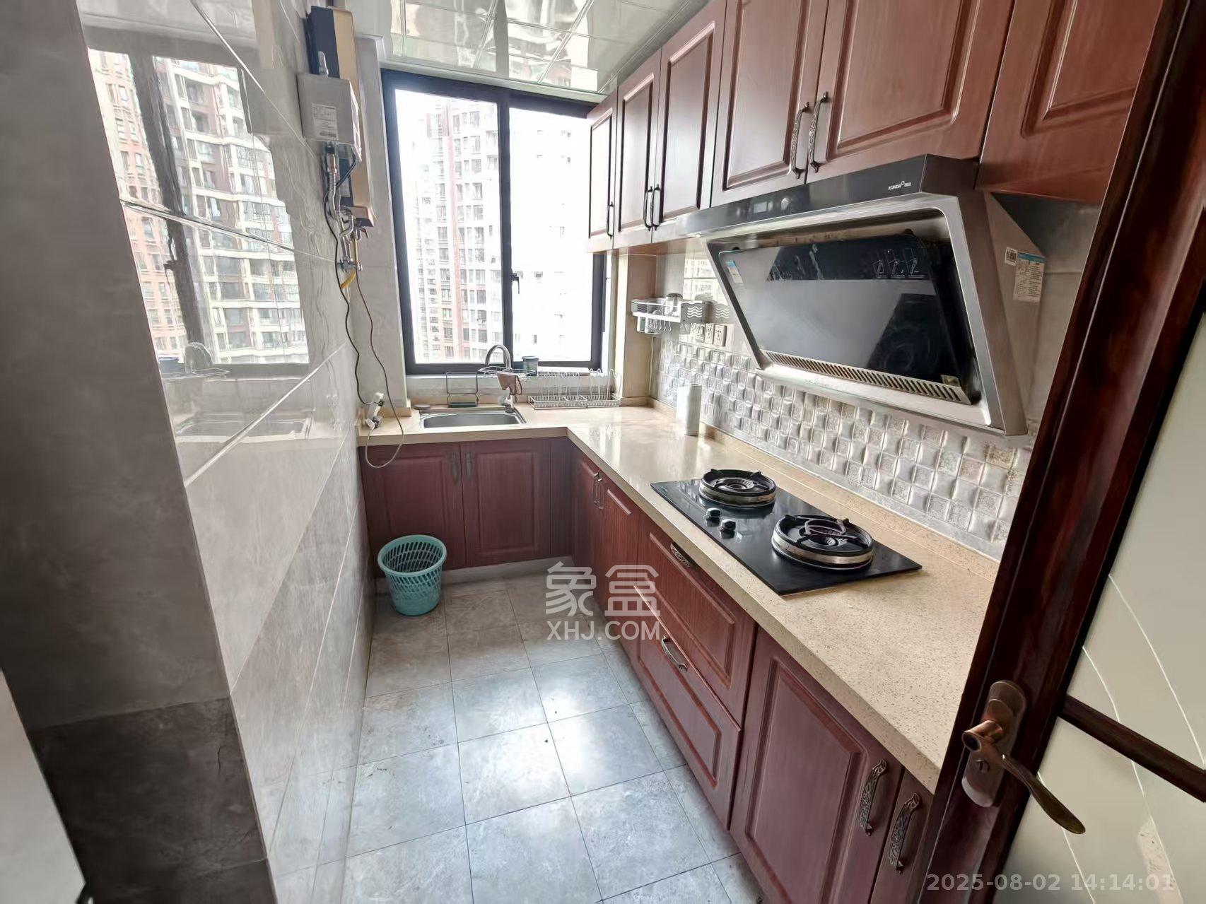 绿地海外滩一期  3室2厅2卫    2200.0元/月室内图