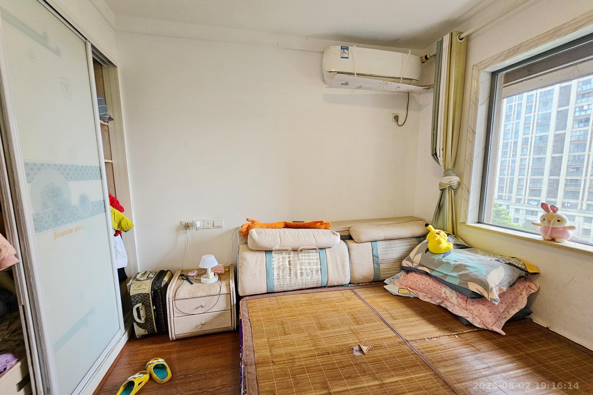 嘉宇盛世华章  4室2厅2卫    115.0万卧室