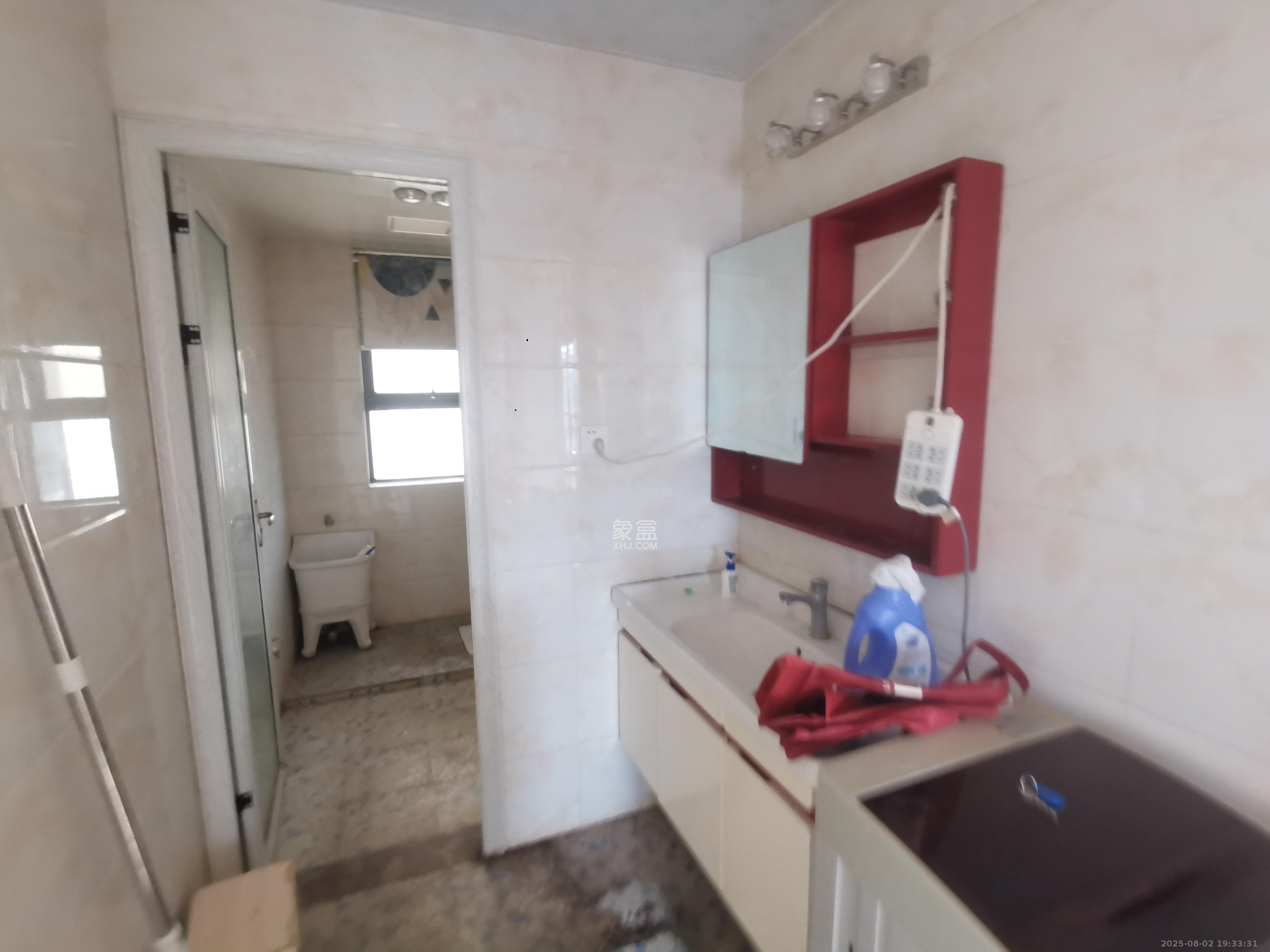 德茂公寓 3室2厅2卫 2600.0元/月 德茂公寓 3室2厅2卫 2600.0元/月室内图