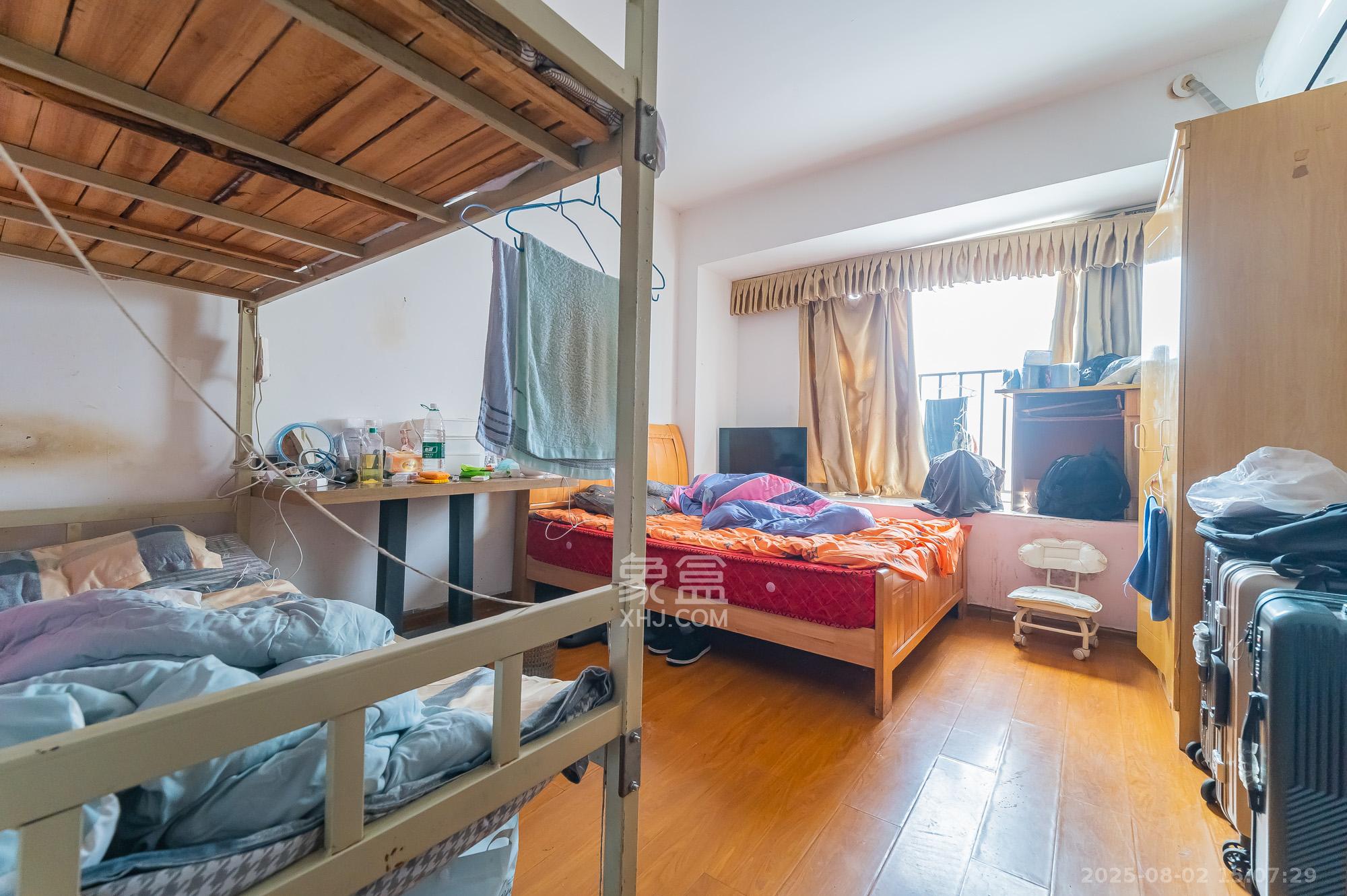 华润凤凰城二期 3室2厅1卫 62.8万 华润凤凰城二期 3室2厅1卫 62.8万卧室