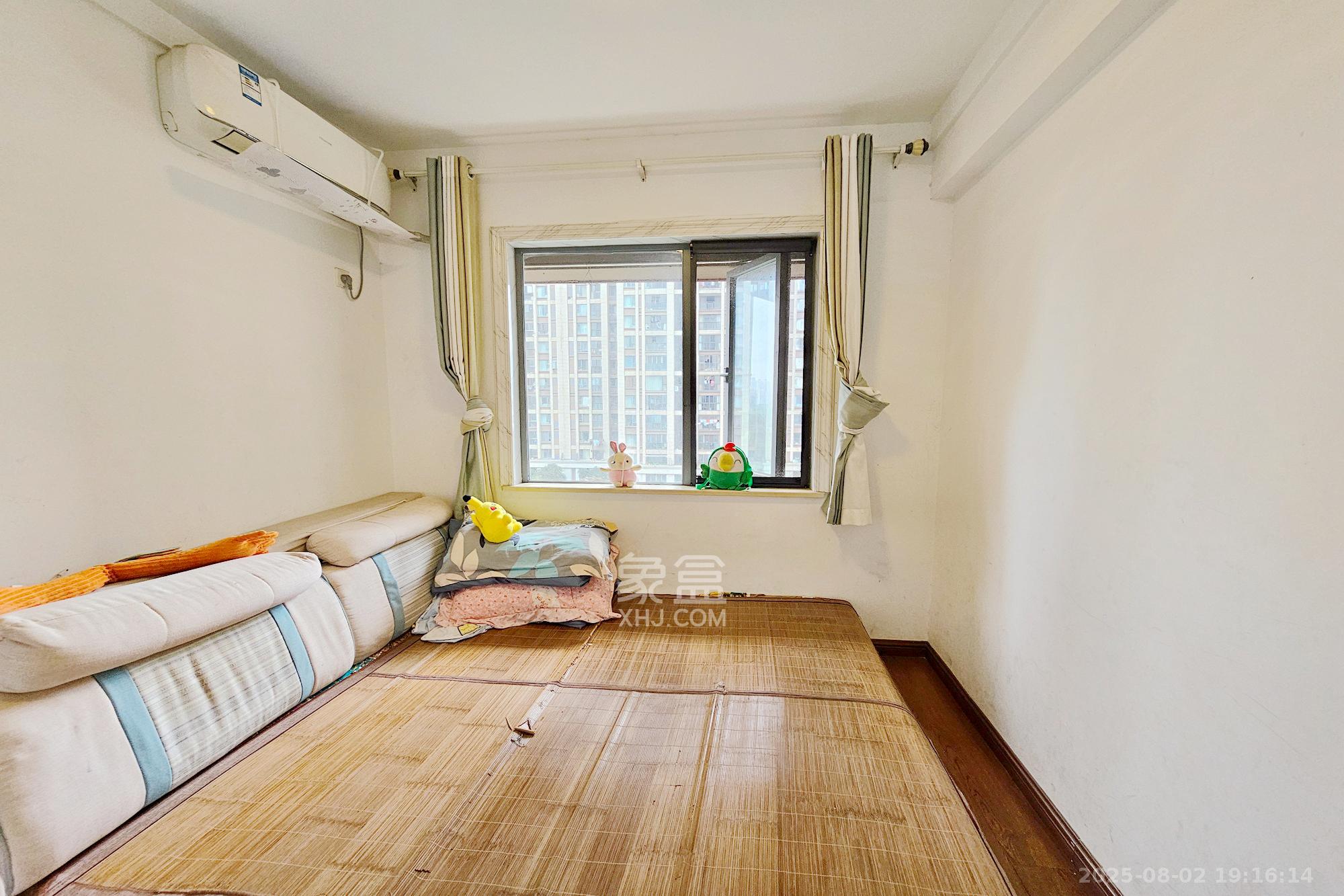 嘉宇盛世华章  4室2厅2卫    115.0万卧室