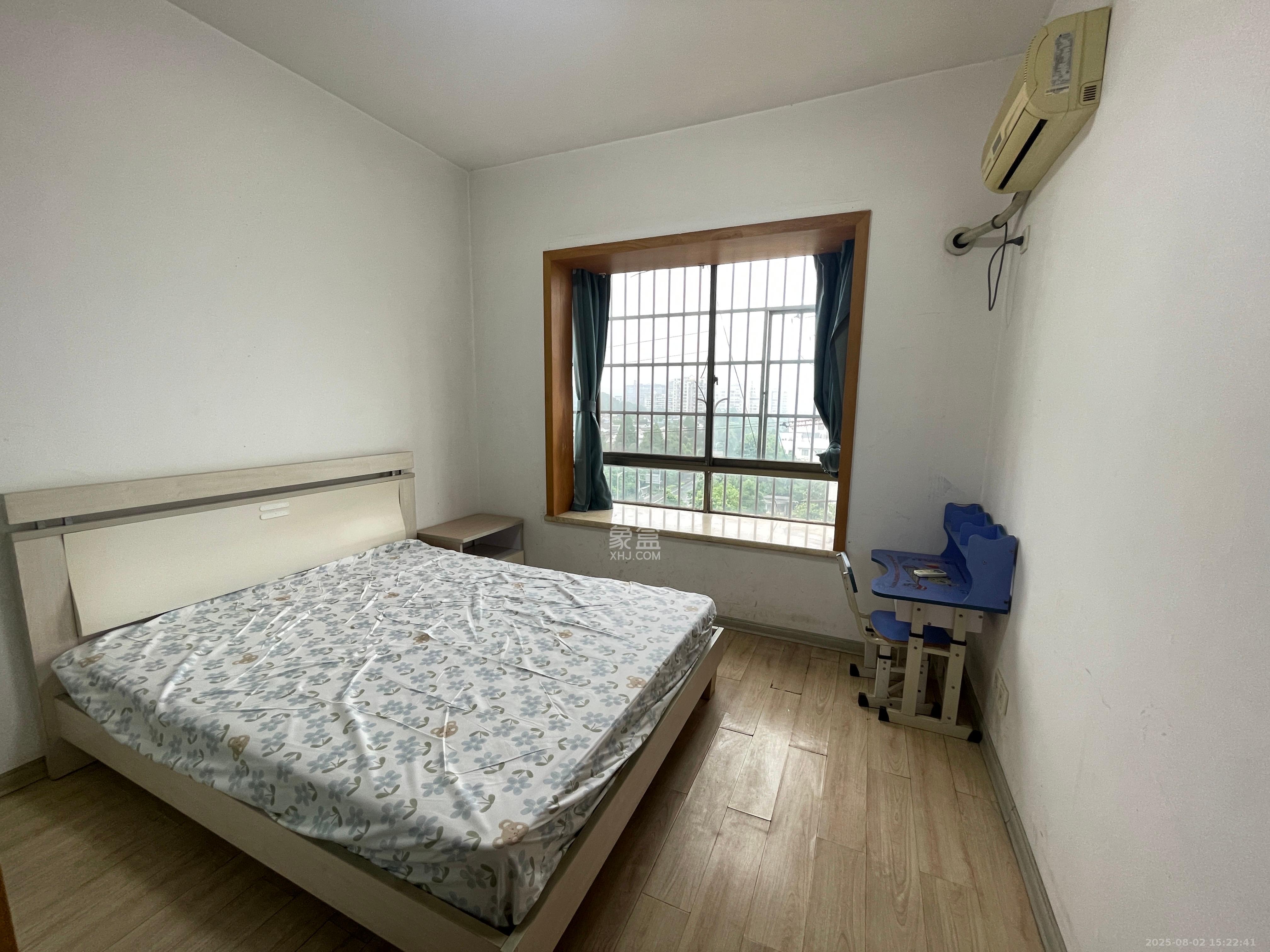 阳明山庄  3室2厅2卫   2300.00元/月室内图