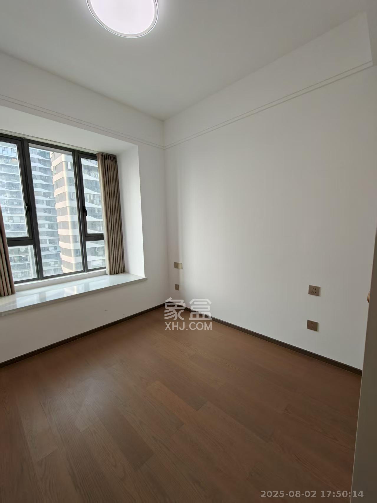 复地滨江金融中心  4室2厅2卫    5500.0元/月室内图