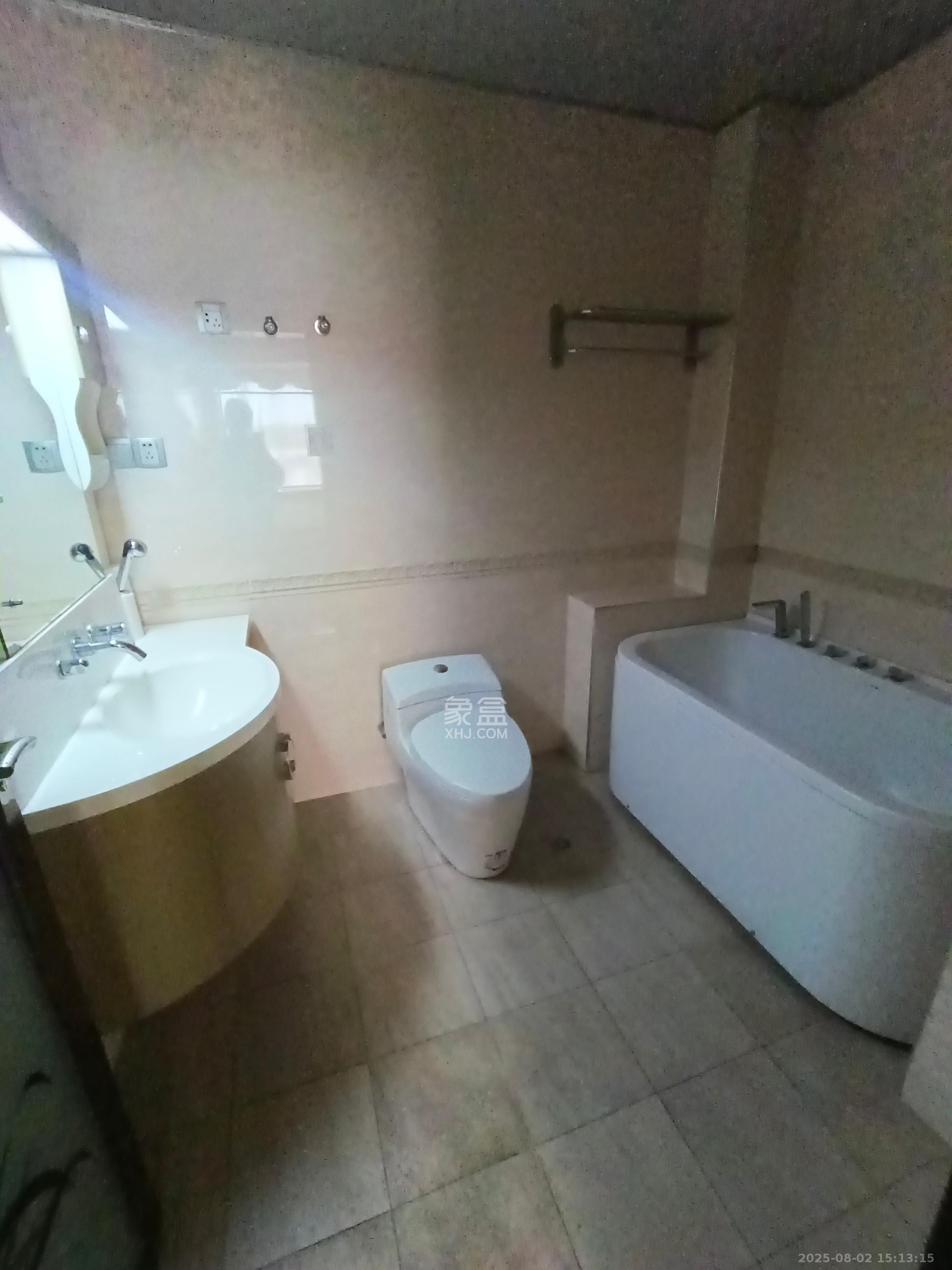 楚天馨苑 4室2厅2卫 2500.0元/月 楚天馨苑 4室2厅2卫 2500.0元/月室内图