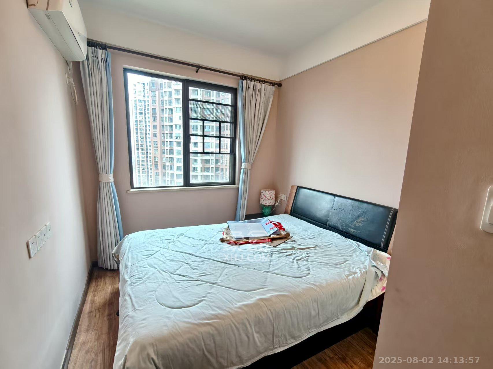 绿地海外滩一期  3室2厅2卫    2200.0元/月室内图