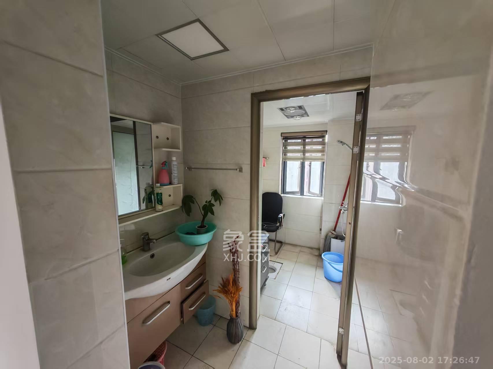 长房天翼未来城  4室2厅2卫    3600.0元/月室内图