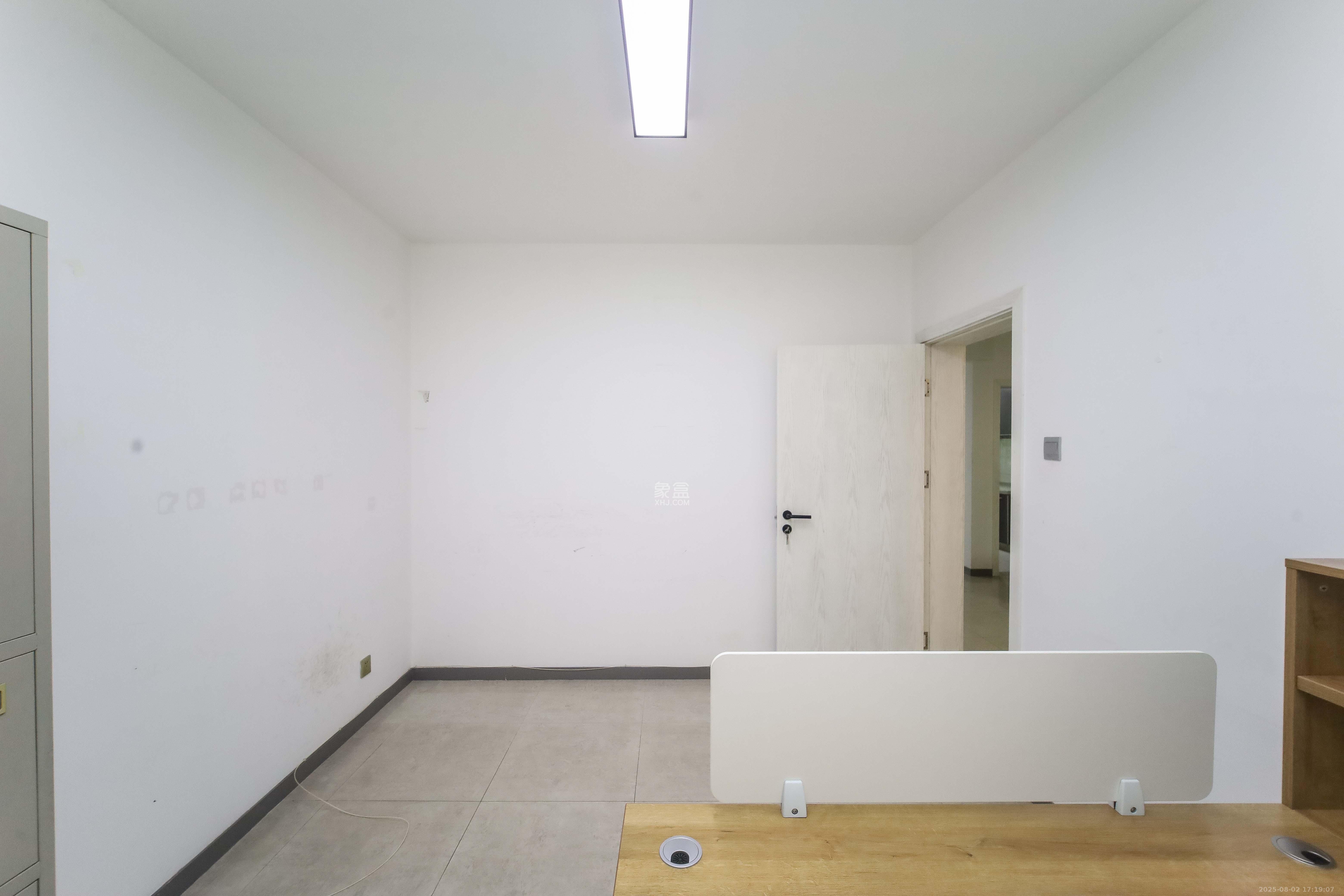 宏华花苑  3室2厅1卫    96.0万 宏华花苑  3室2厅1卫    96.0万卧室