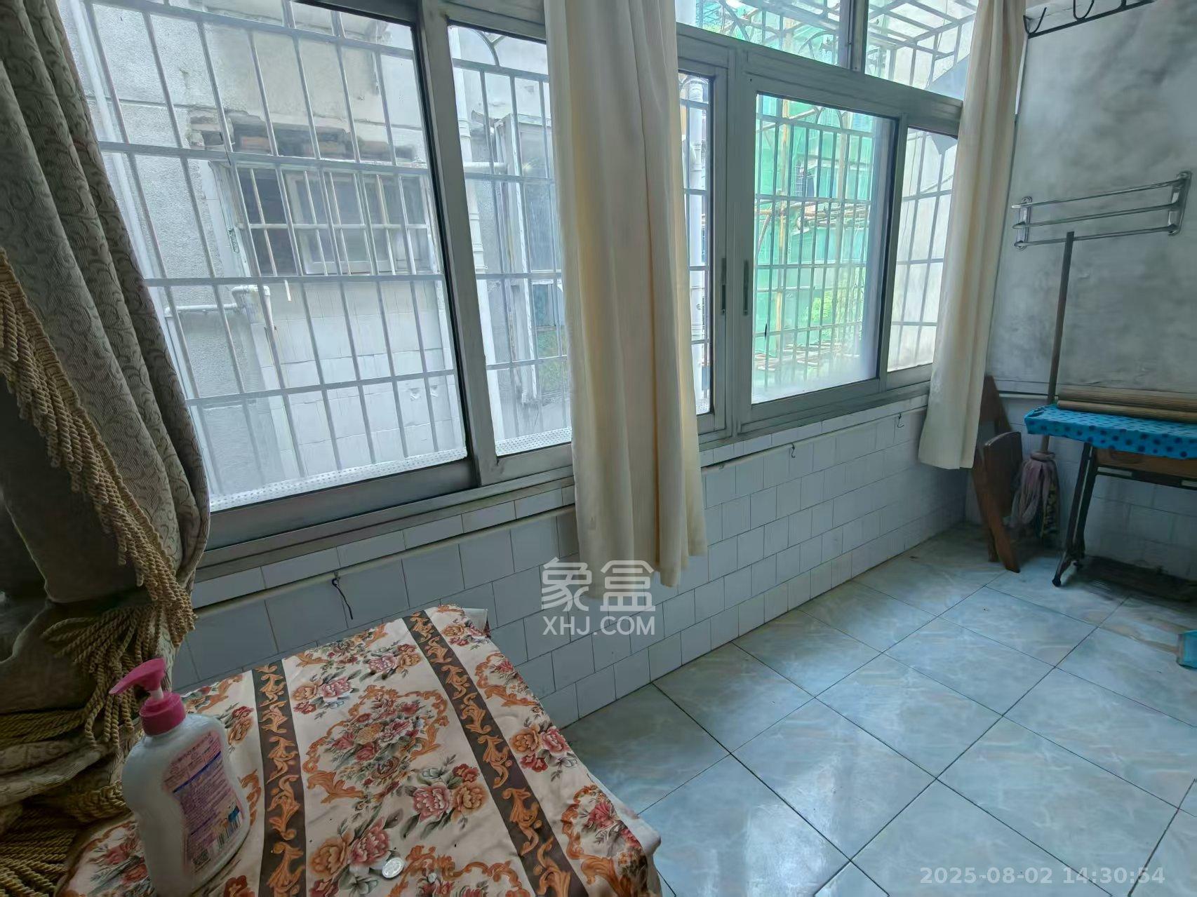 长郡花园  3室1厅1卫    2800.0元/月 长郡花园  3室1厅1卫    2800.0元/月室内图