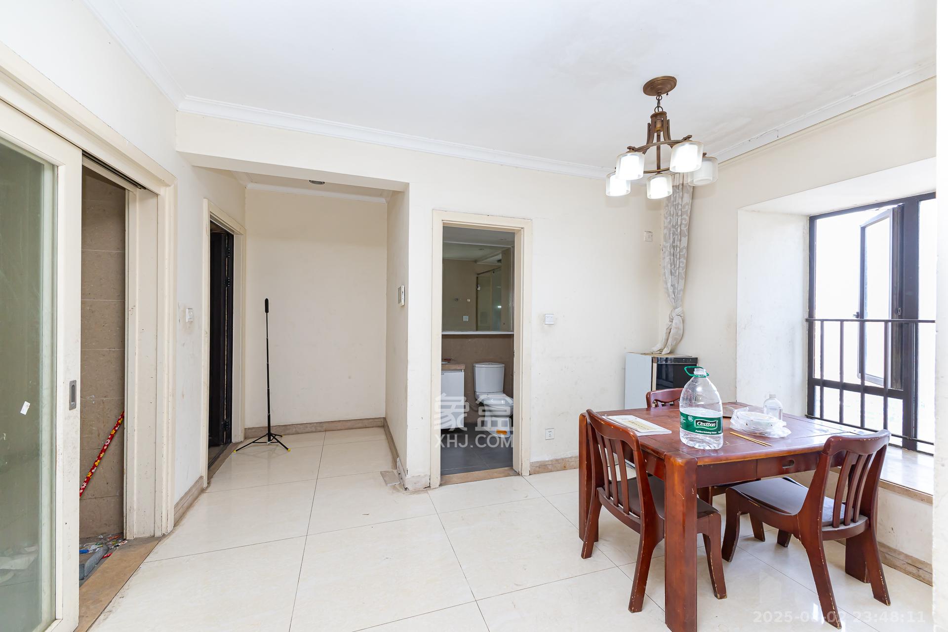 时代倾城一期 3室2厅2卫 72.0万 时代倾城一期 3室2厅2卫 72.0万客厅