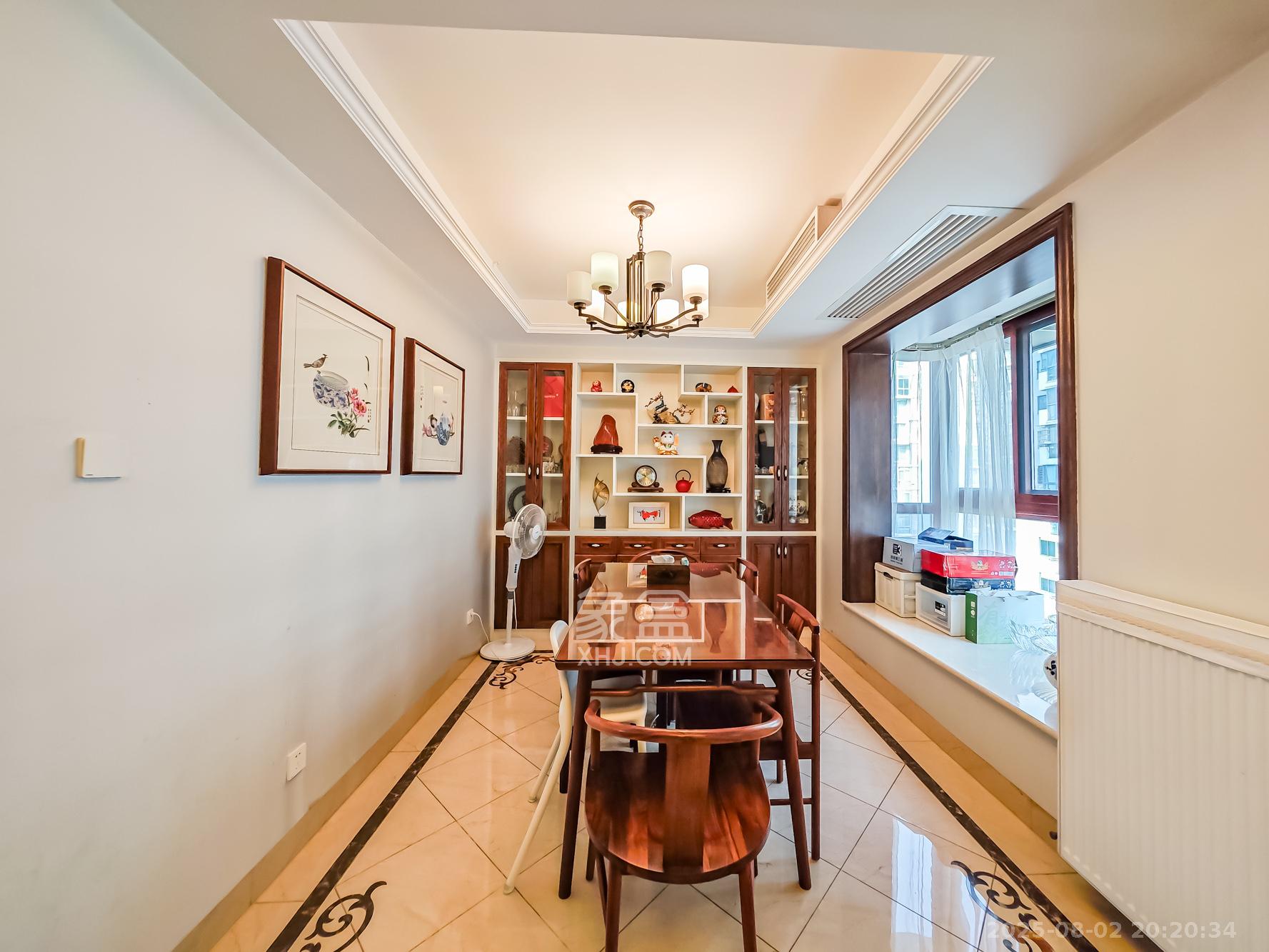 山语城一期 4室2厅3卫 240.0万 山语城一期 4室2厅3卫 240.0万客厅