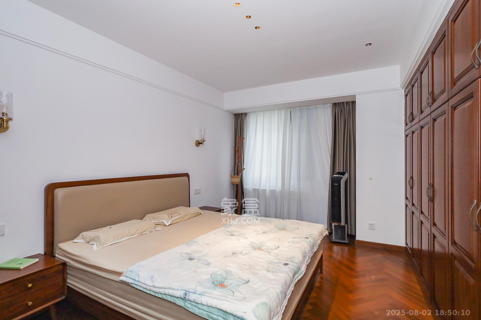 八方小区B区  4室2厅2卫    605.0万卧室