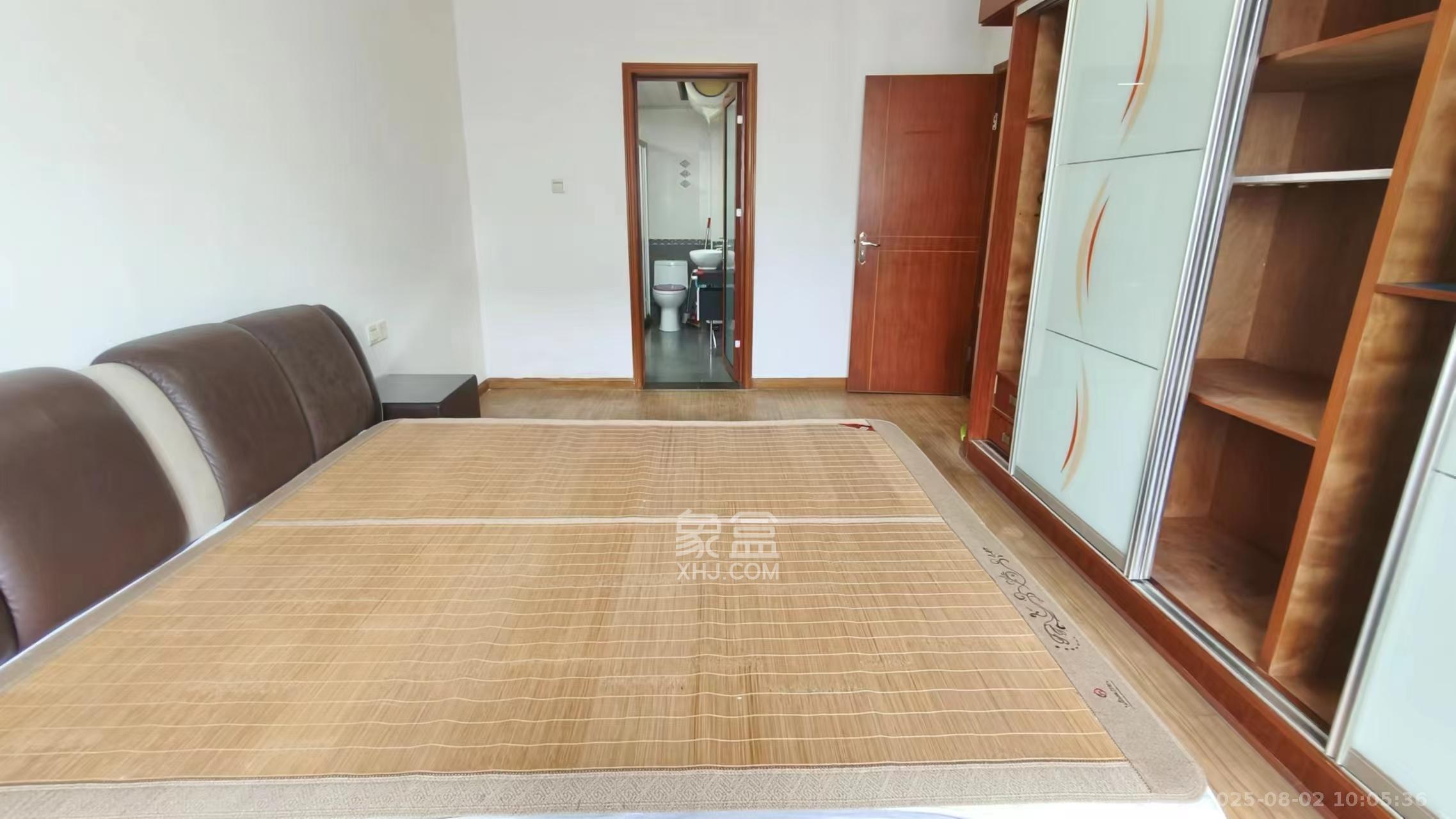 荣鑫家园  3室2厅2卫    1800.0元/月室内图