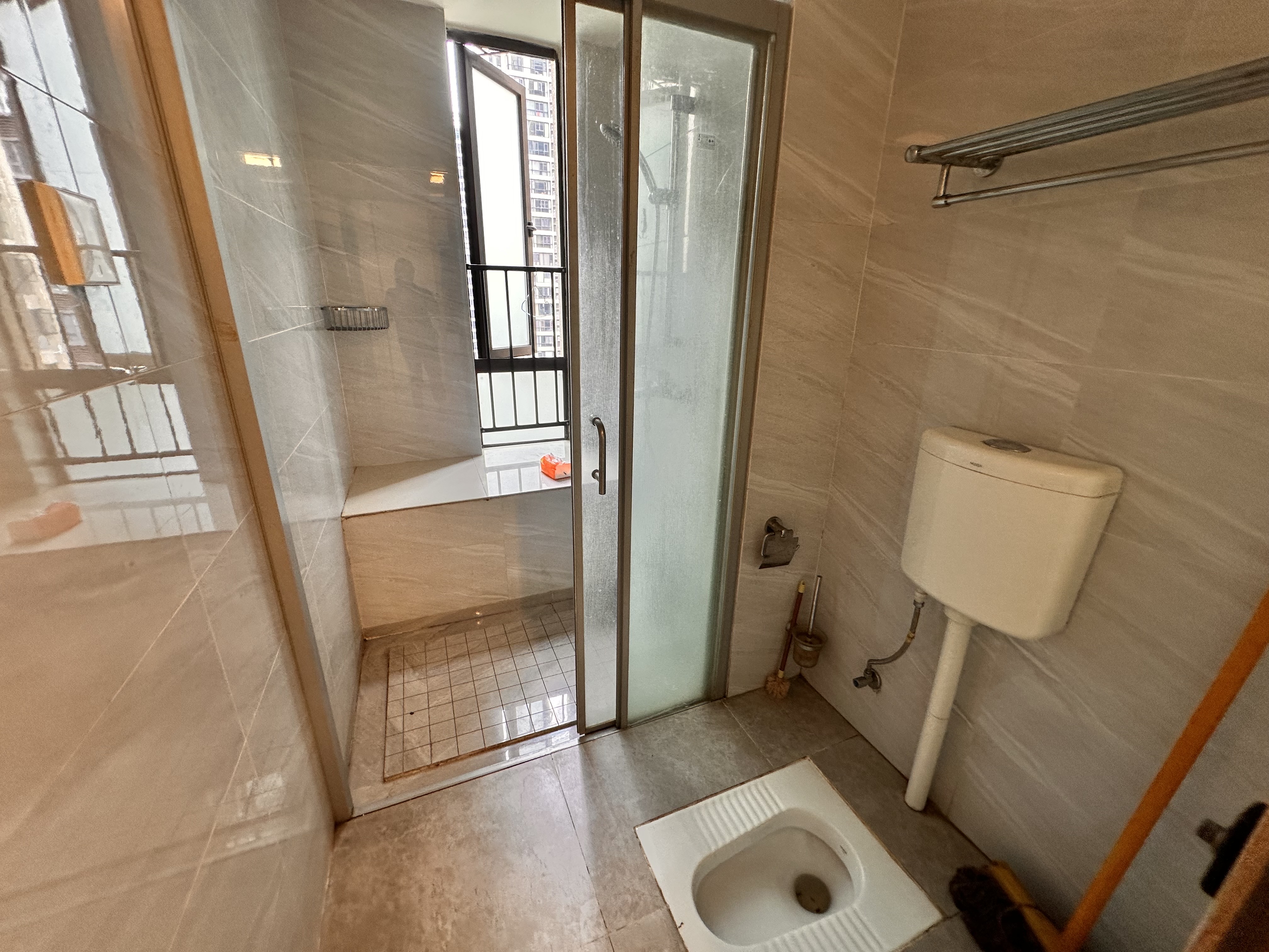 华耀碧桂园十里江湾誉峯 4室2厅2卫 4000.0元/月 华耀碧桂园十里江湾誉峯 4室2厅2卫 4000.0元/月室内图