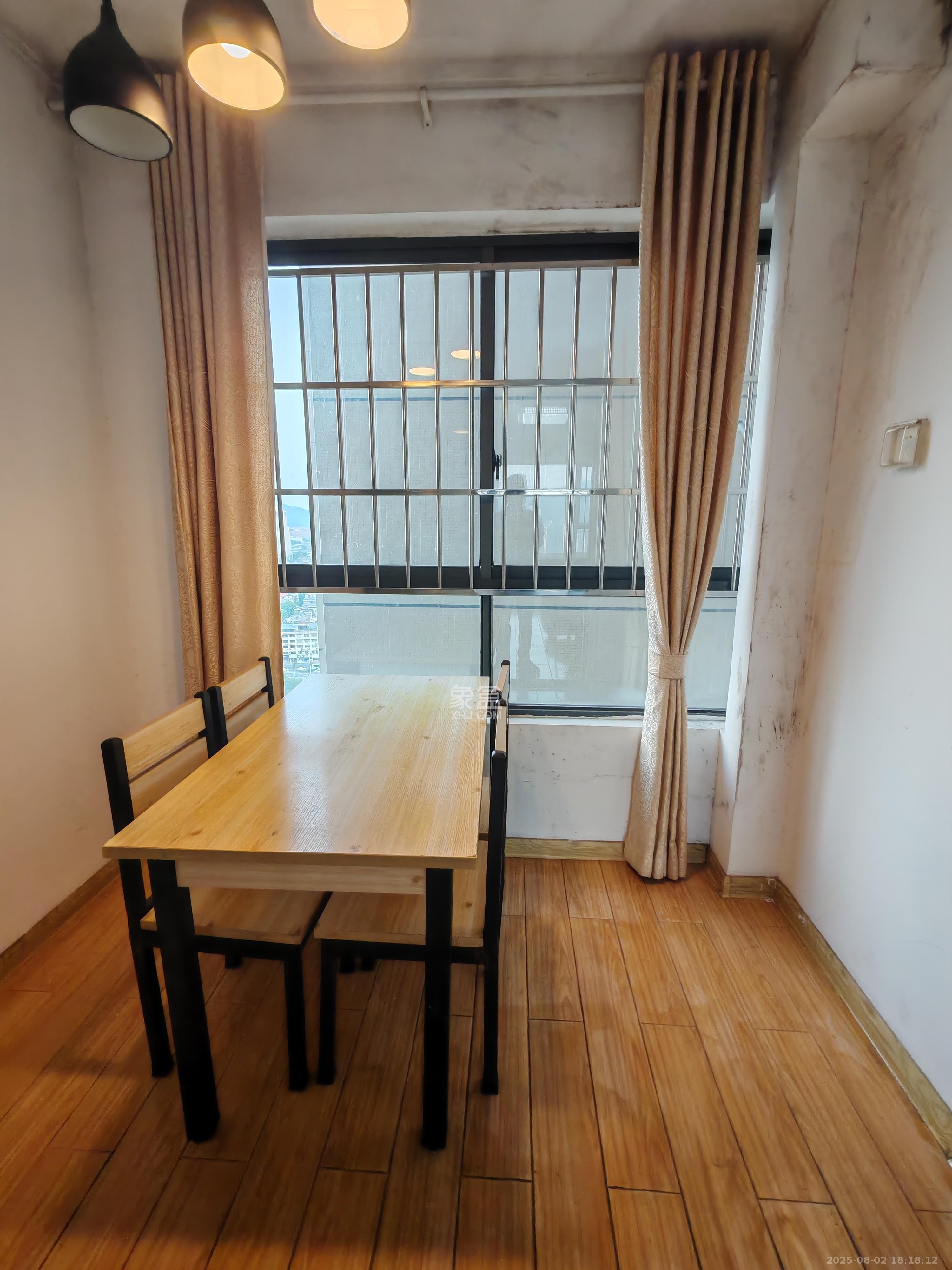 长房时代城  3室2厅1卫    2500.0元/月室内图