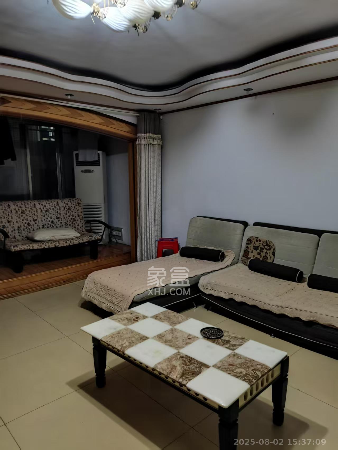 地税五分局小区  4室2厅1卫    2200.0元/月 地税五分局小区  4室2厅1卫    2200.0元/月室内图