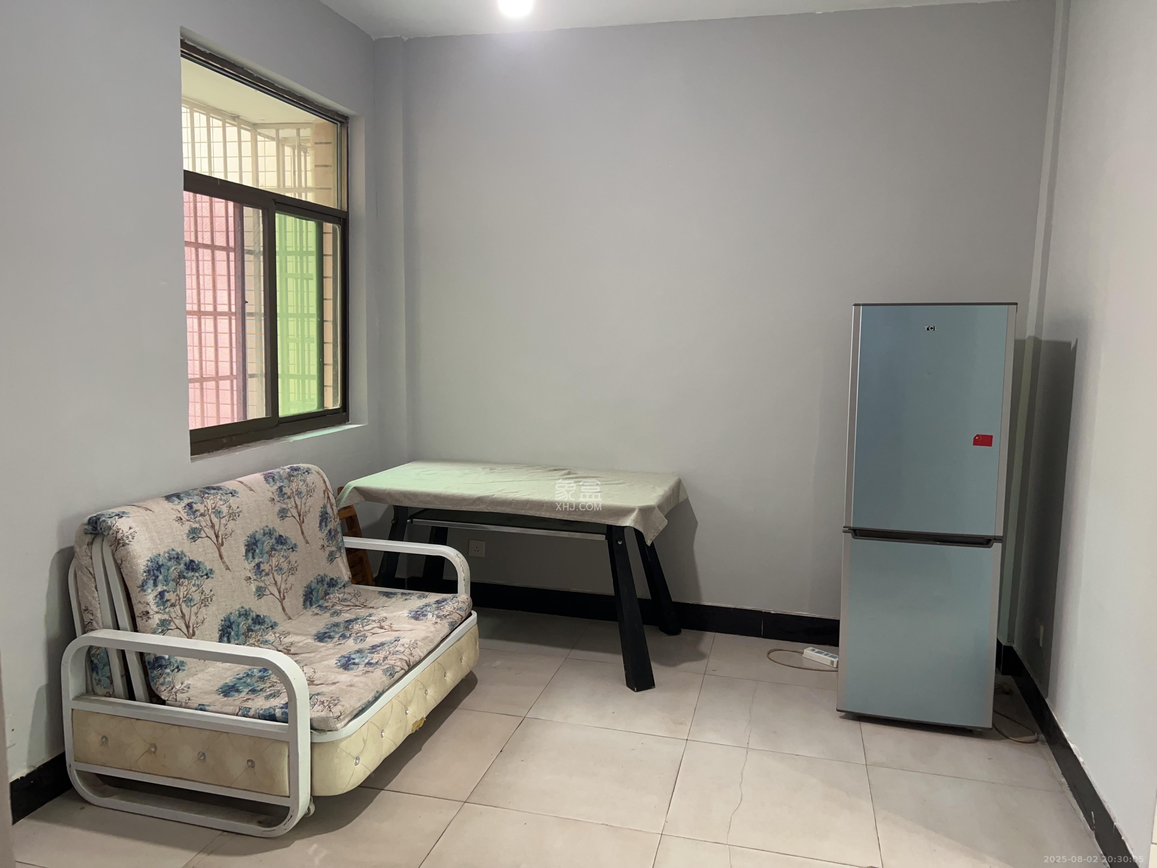 高岭小区 1室1厅1卫 1000.0元/月 高岭小区 1室1厅1卫 1000.0元/月室内图