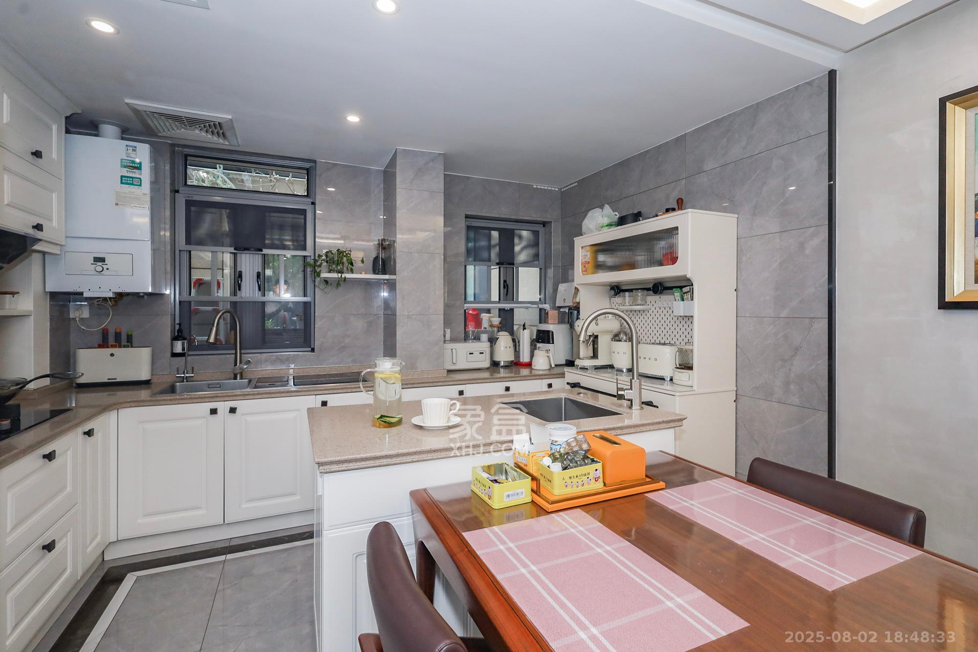 八方小区C区  3室2厅2卫    488.0万厨房