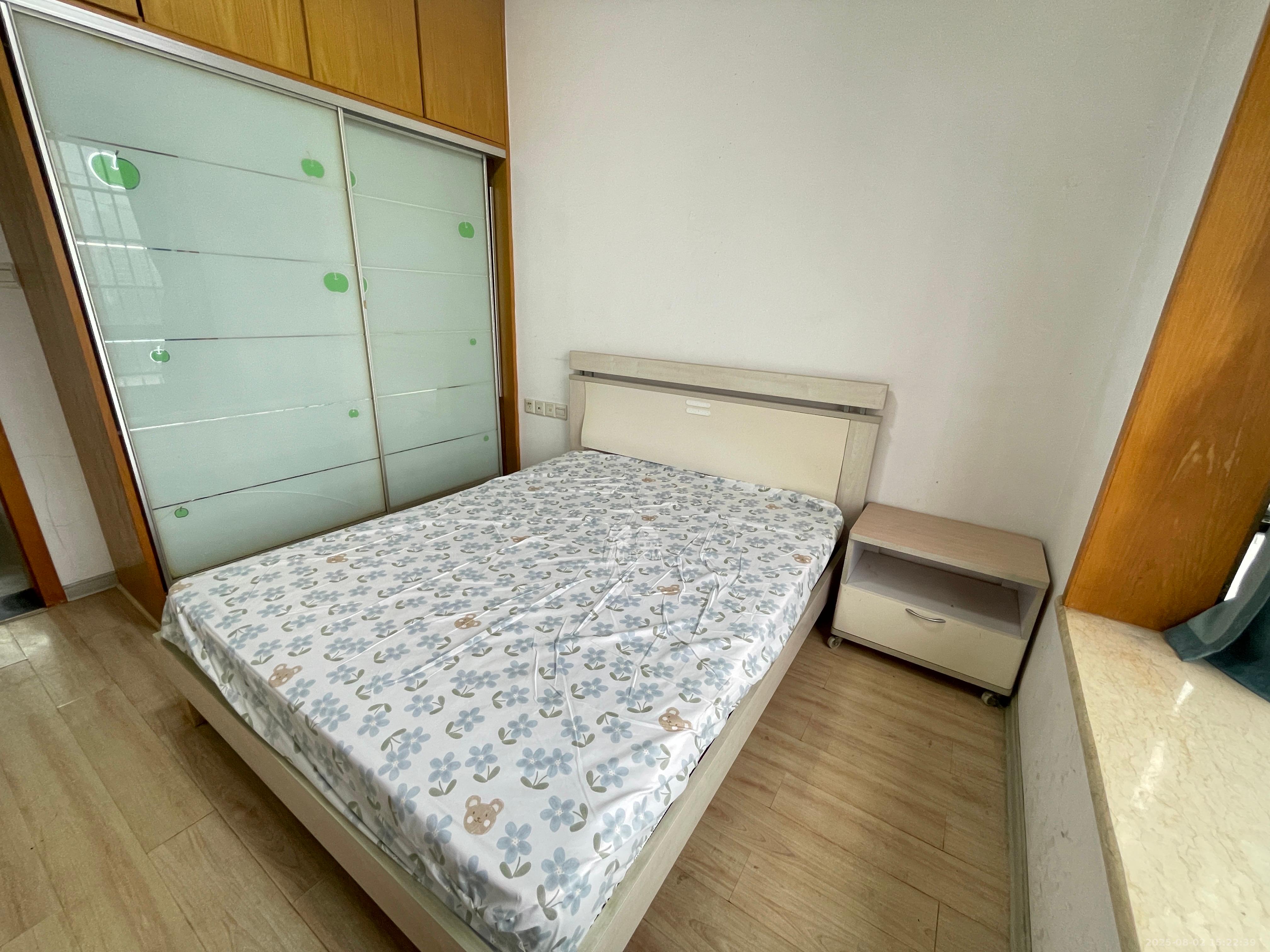 阳明山庄  3室2厅2卫   2300.00元/月室内图