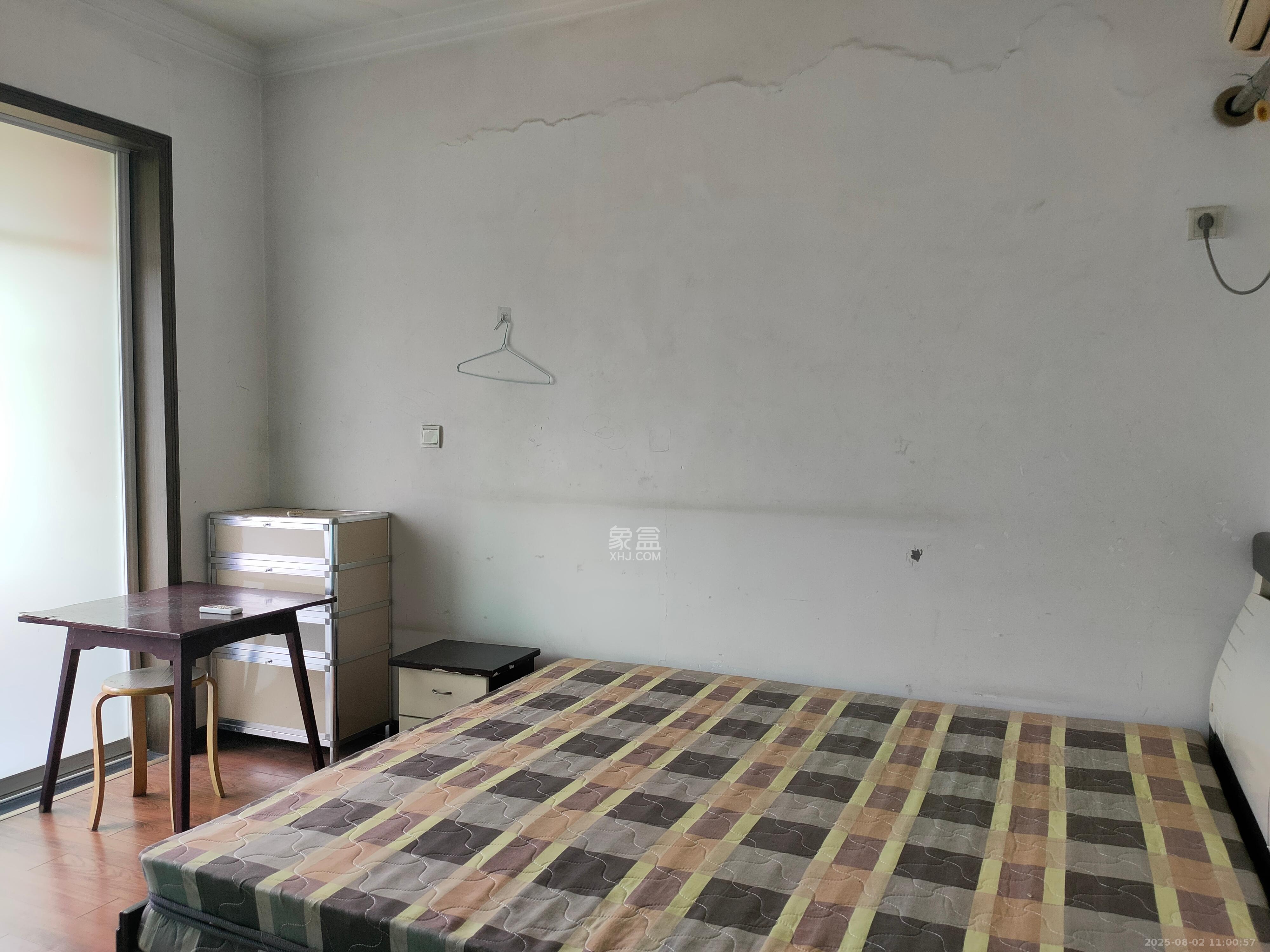 龙柏小区 4室2厅2卫 3400.0元/月 龙柏小区 4室2厅2卫 3400.0元/月室内图