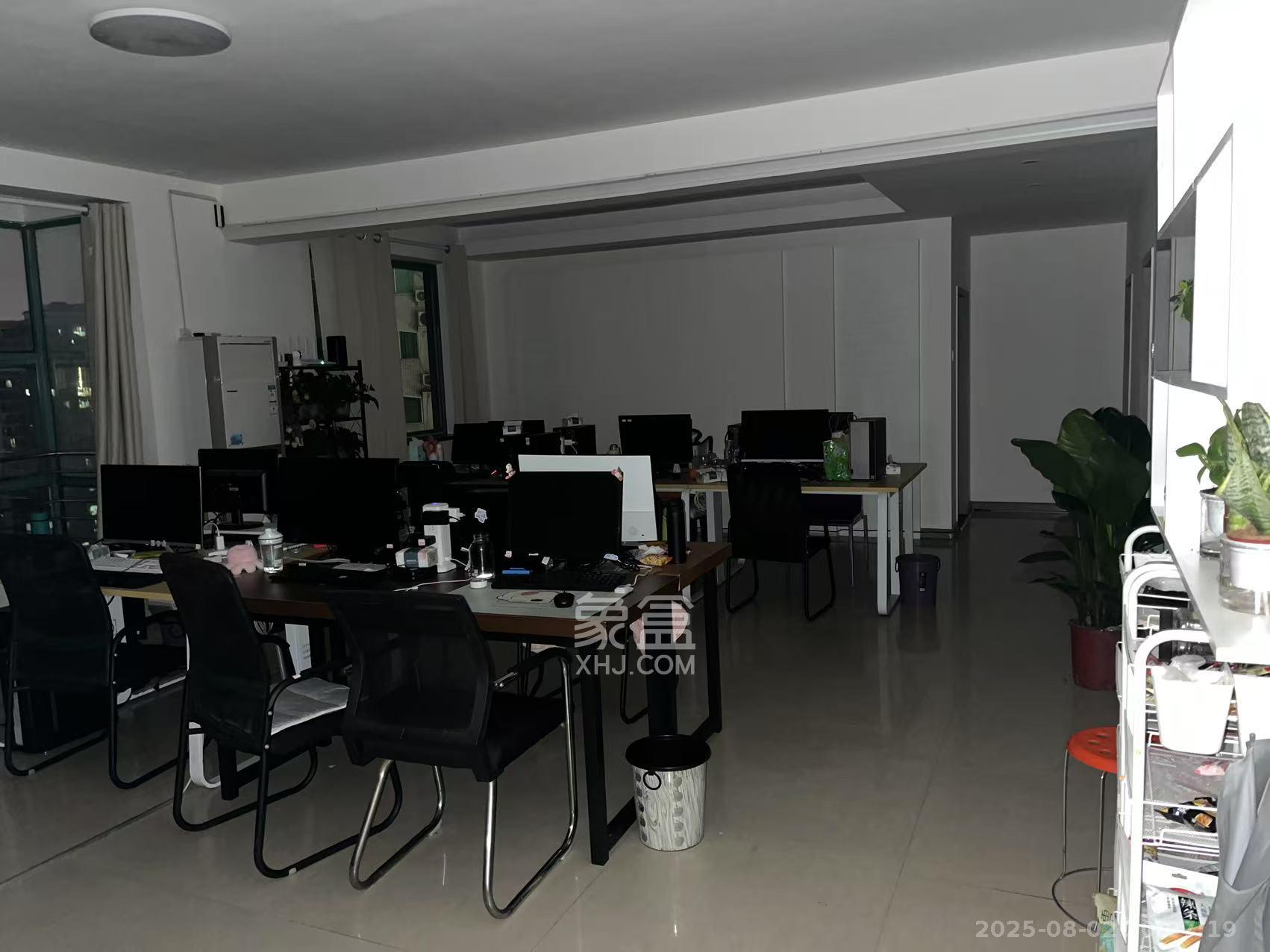 三重大厦（三重才园小区)  3室2厅2卫    4000.0元/月室内图