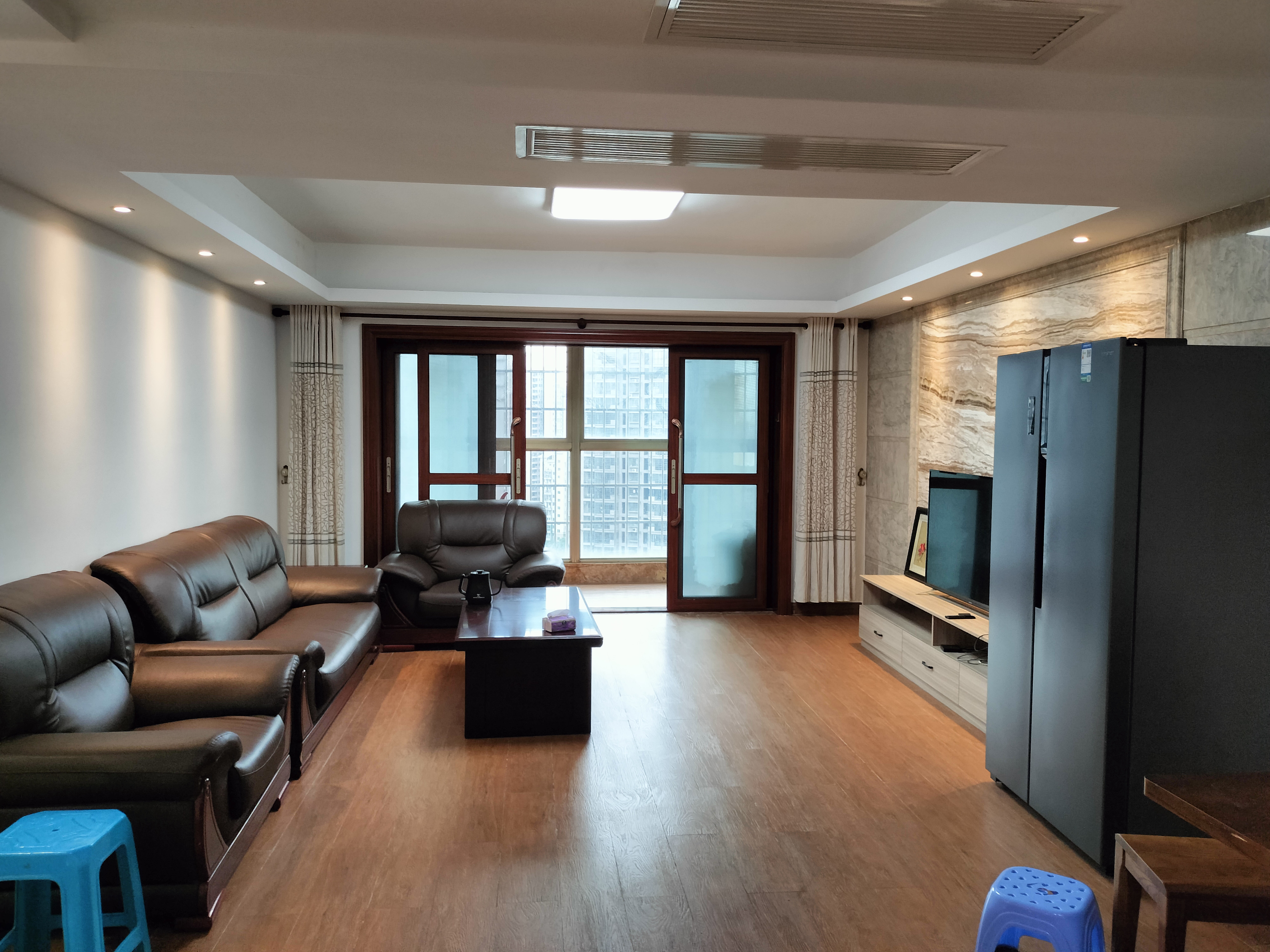 滨江宝恒 3室2厅2卫 2700.0元/月 滨江宝恒 3室2厅2卫 2700.0元/月室内图