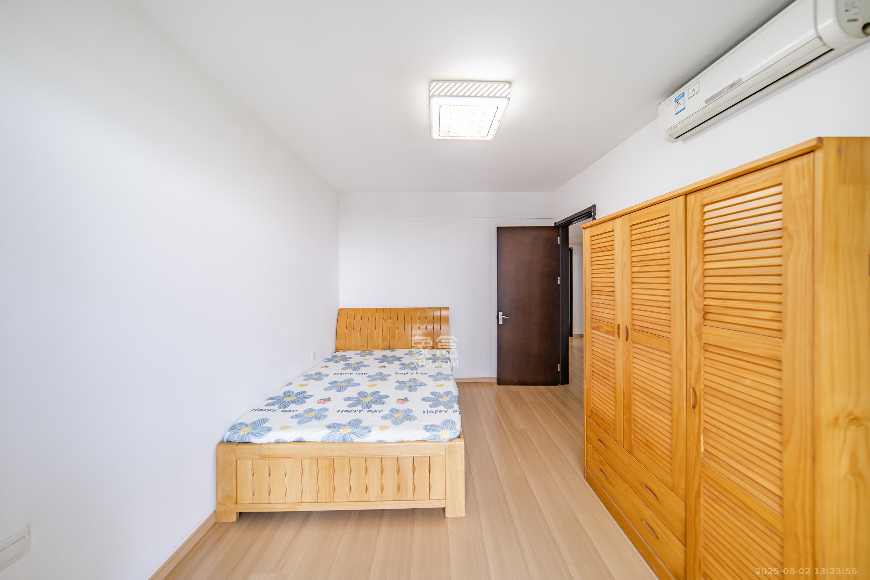 阳光100三期 4室2厅1卫 145.0万 阳光100三期 4室2厅1卫 145.0万卧室