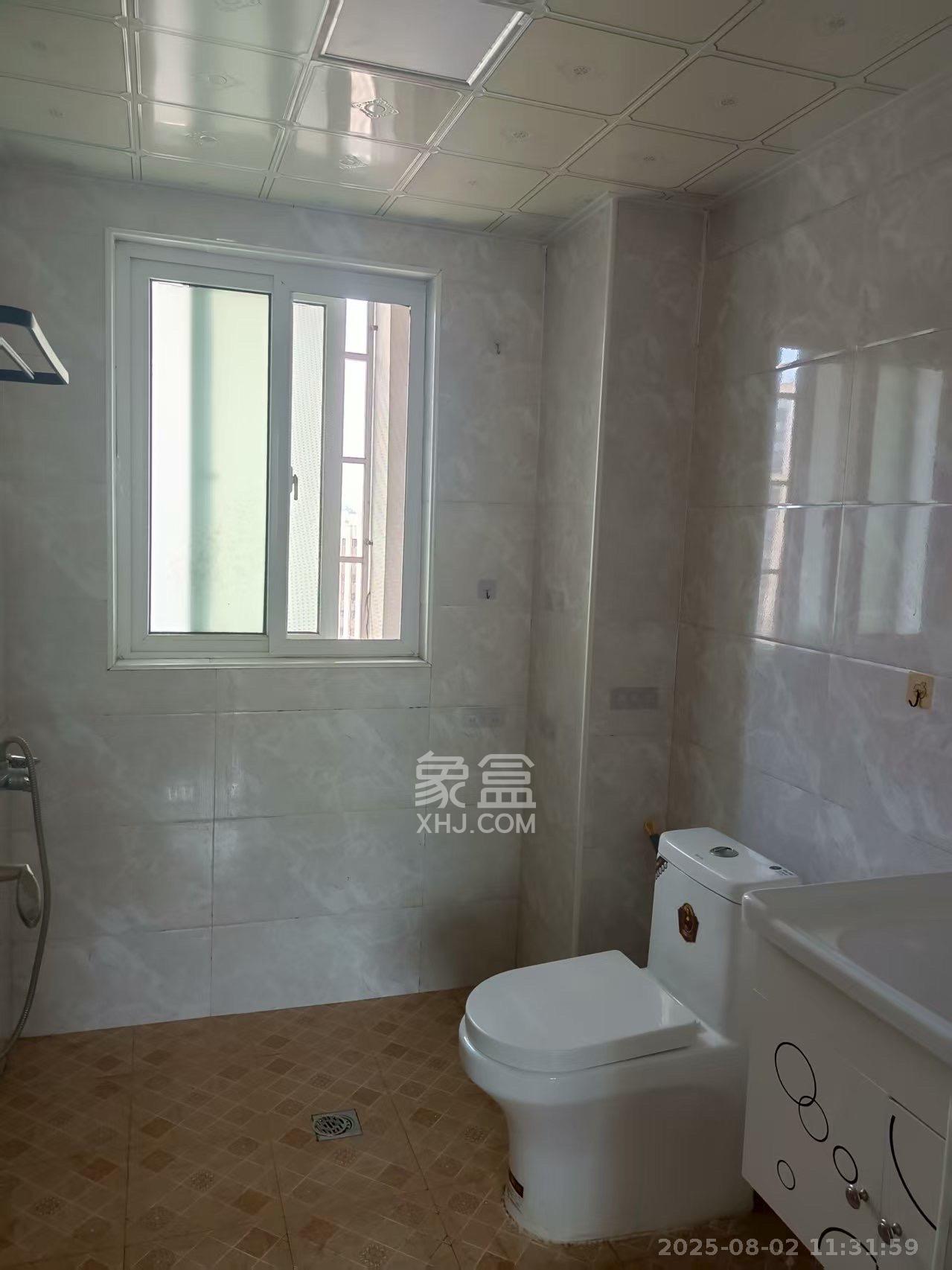 嘉顺苑 3室2厅1卫 2400.0元/月 嘉顺苑 3室2厅1卫 2400.0元/月室内图