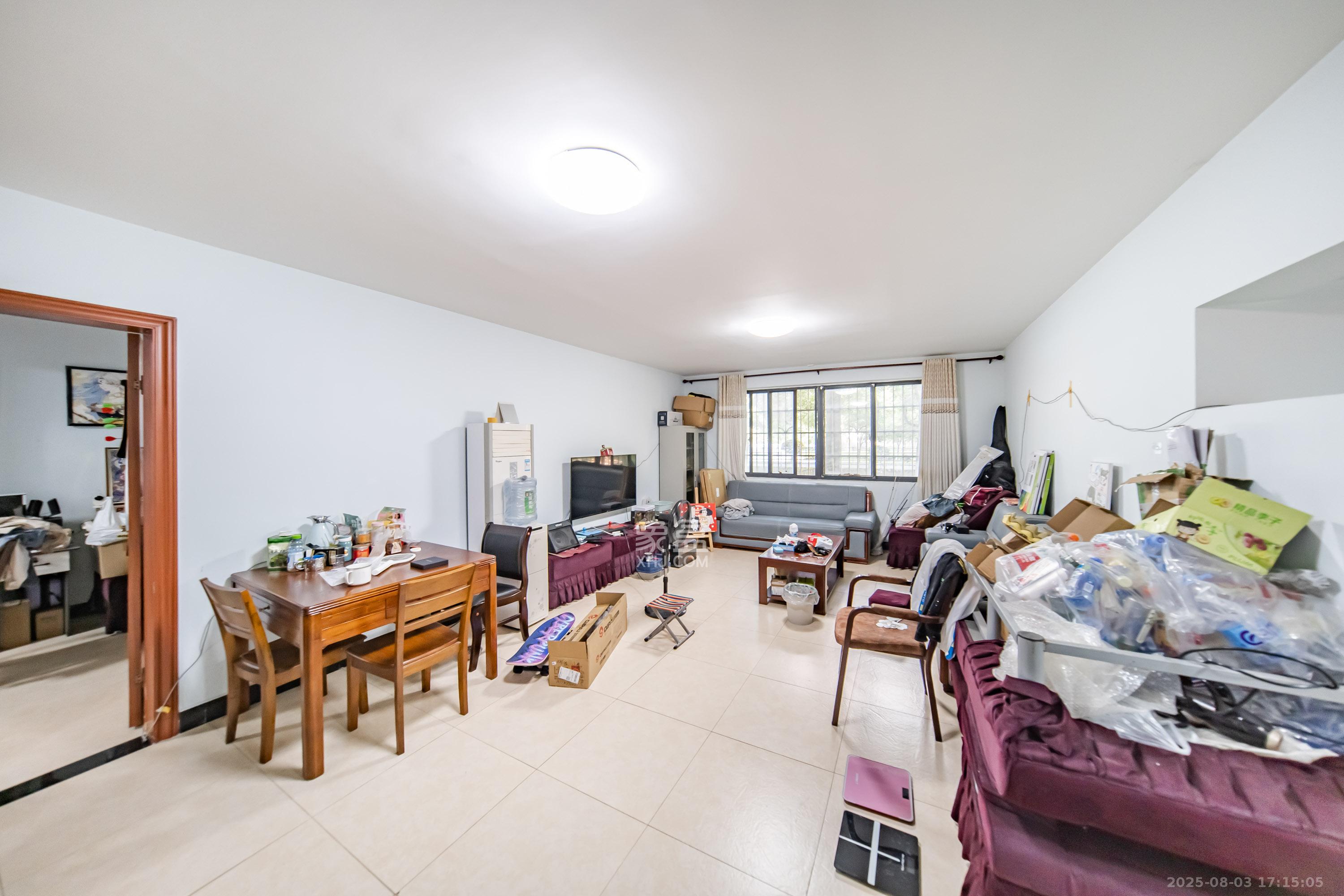 阳光100一期、四五期  4室2厅2卫    155.0万 阳光100一期、四五期  4室2厅2卫    155.0万客厅