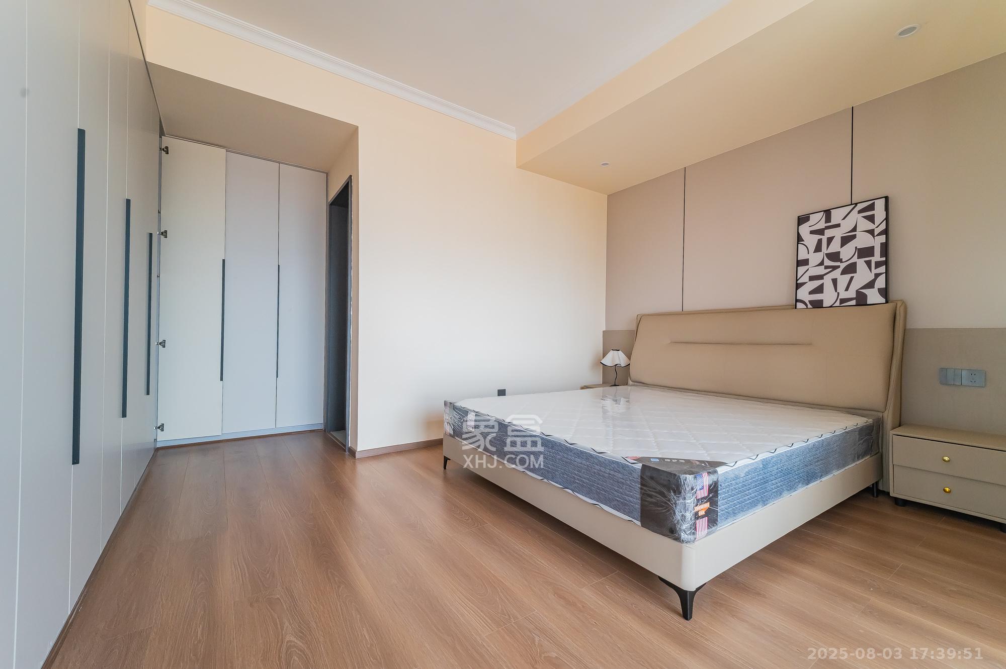 鹏基诺亚山林  3室1厅2卫    91.8万卧室