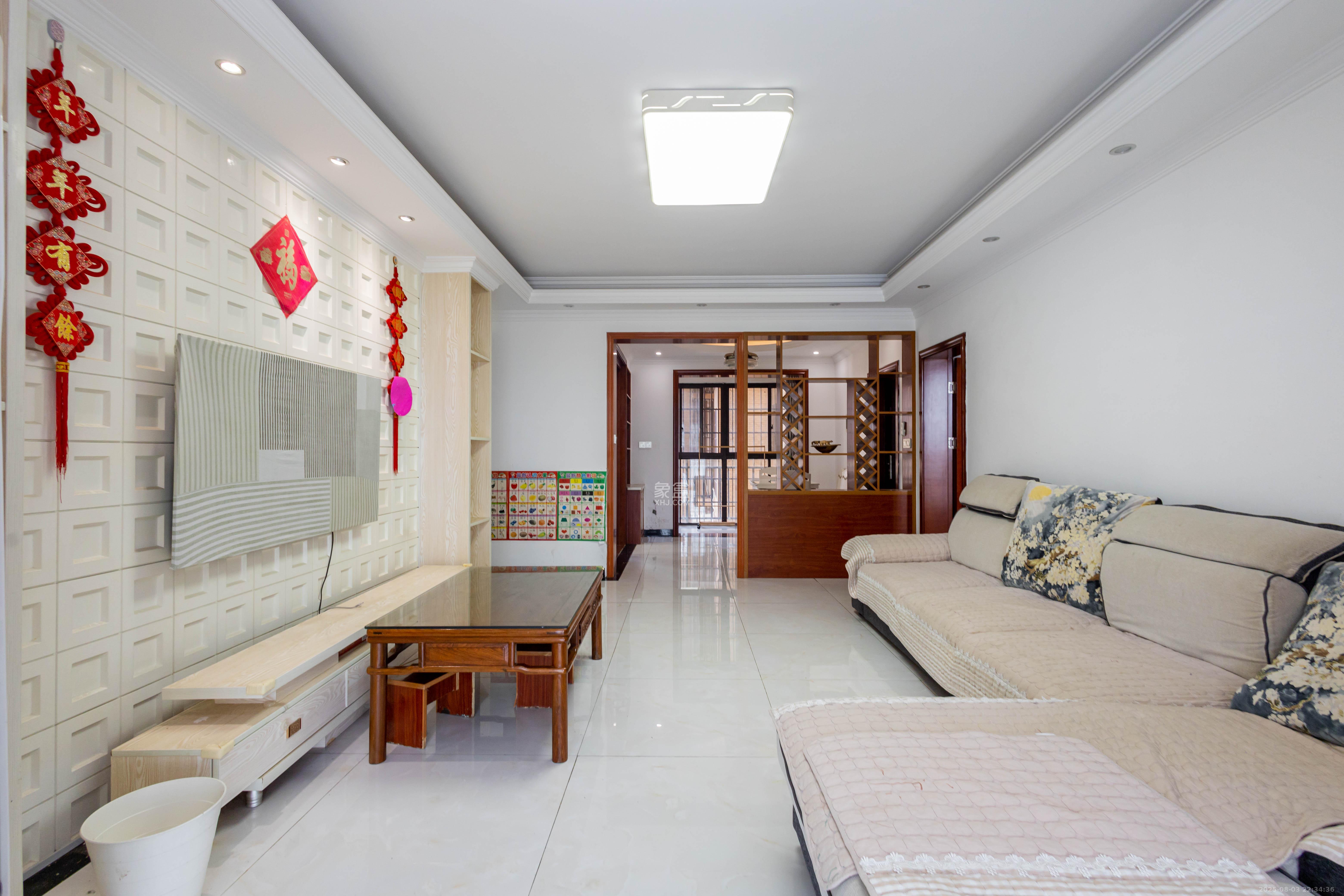 三景华御  3室2厅1卫    68.0万客厅