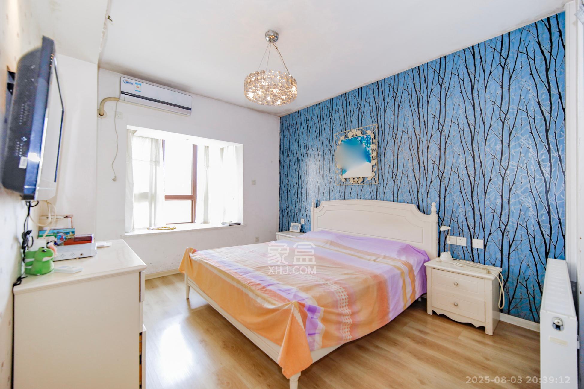 鑫天山水洲城  3室2厅2卫    96.8万卧室