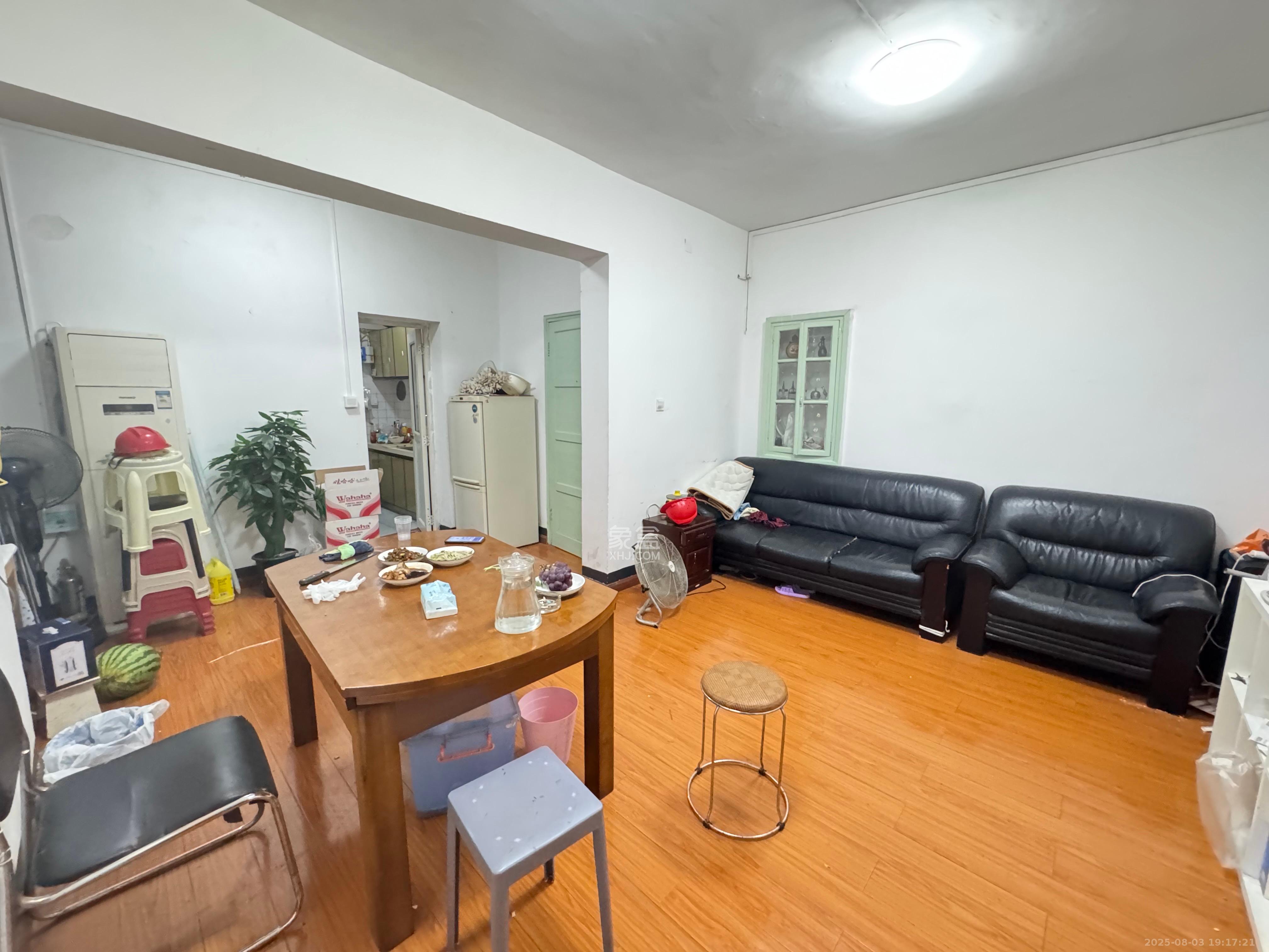 红旗区一片  3室1厅1卫    2000.0元/月室内图