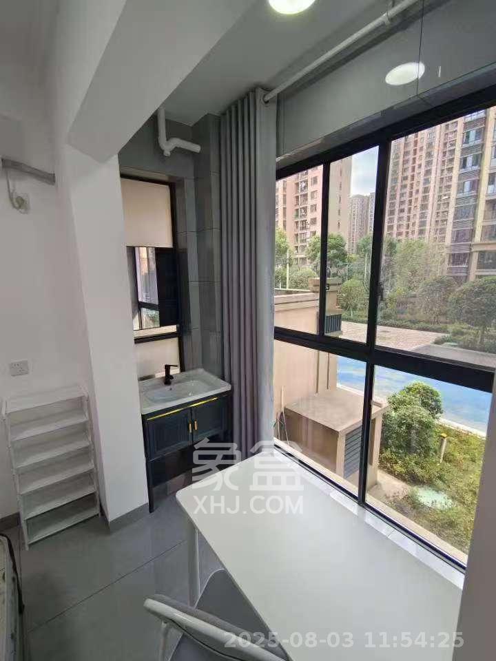 丽发新城 4室2厅1卫 650.0元/月 丽发新城 4室2厅1卫 650.0元/月室内图