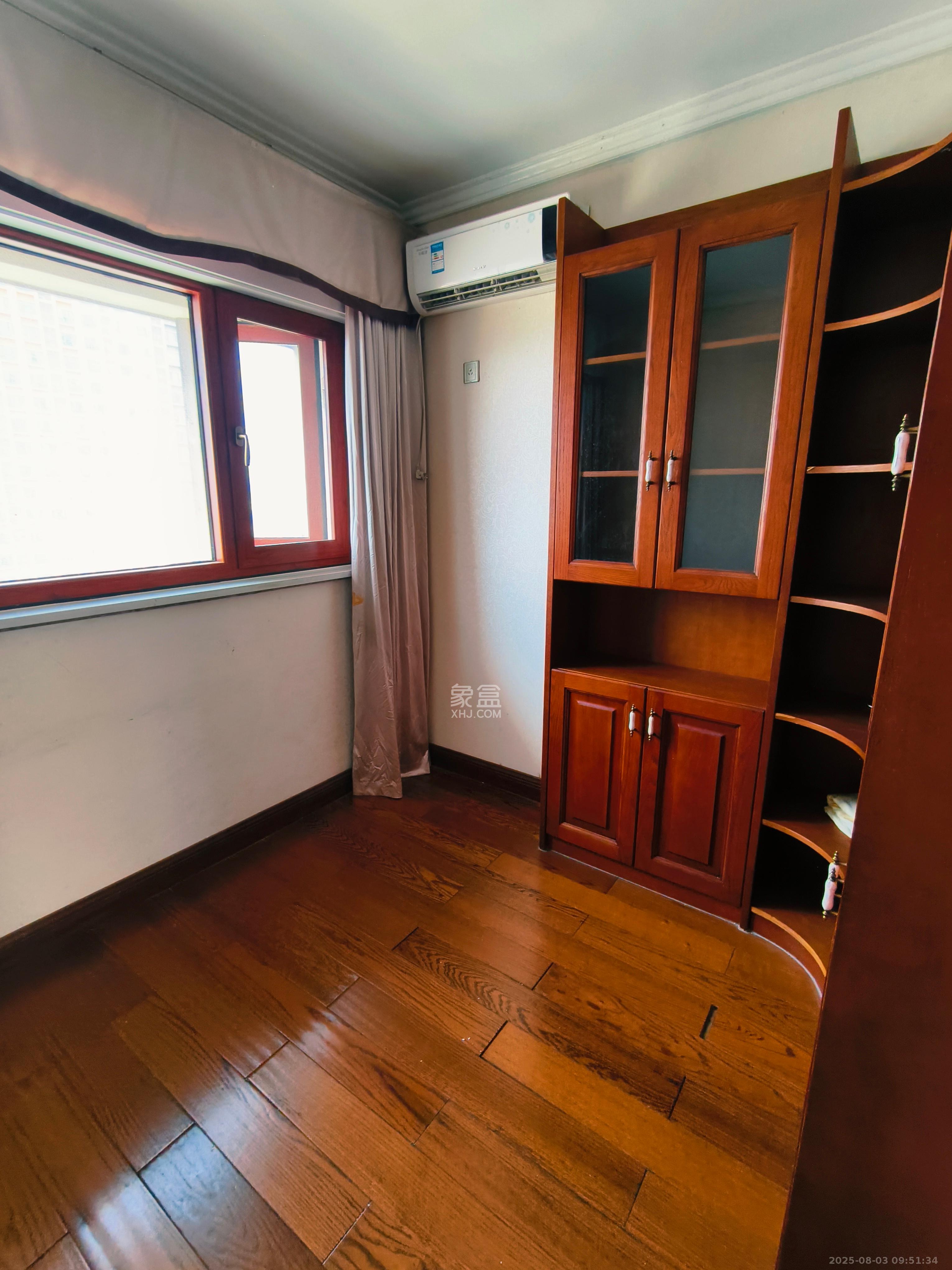 好莱城(弘德西街) 4室1厅1卫 2600.0元/月 好莱城(弘德西街) 4室1厅1卫 2600.0元/月室内图