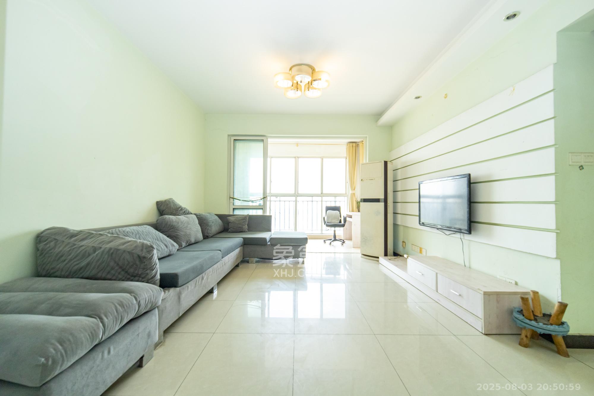 紫晶城 3室2厅1卫 55.0万 紫晶城 3室2厅1卫 55.0万客厅