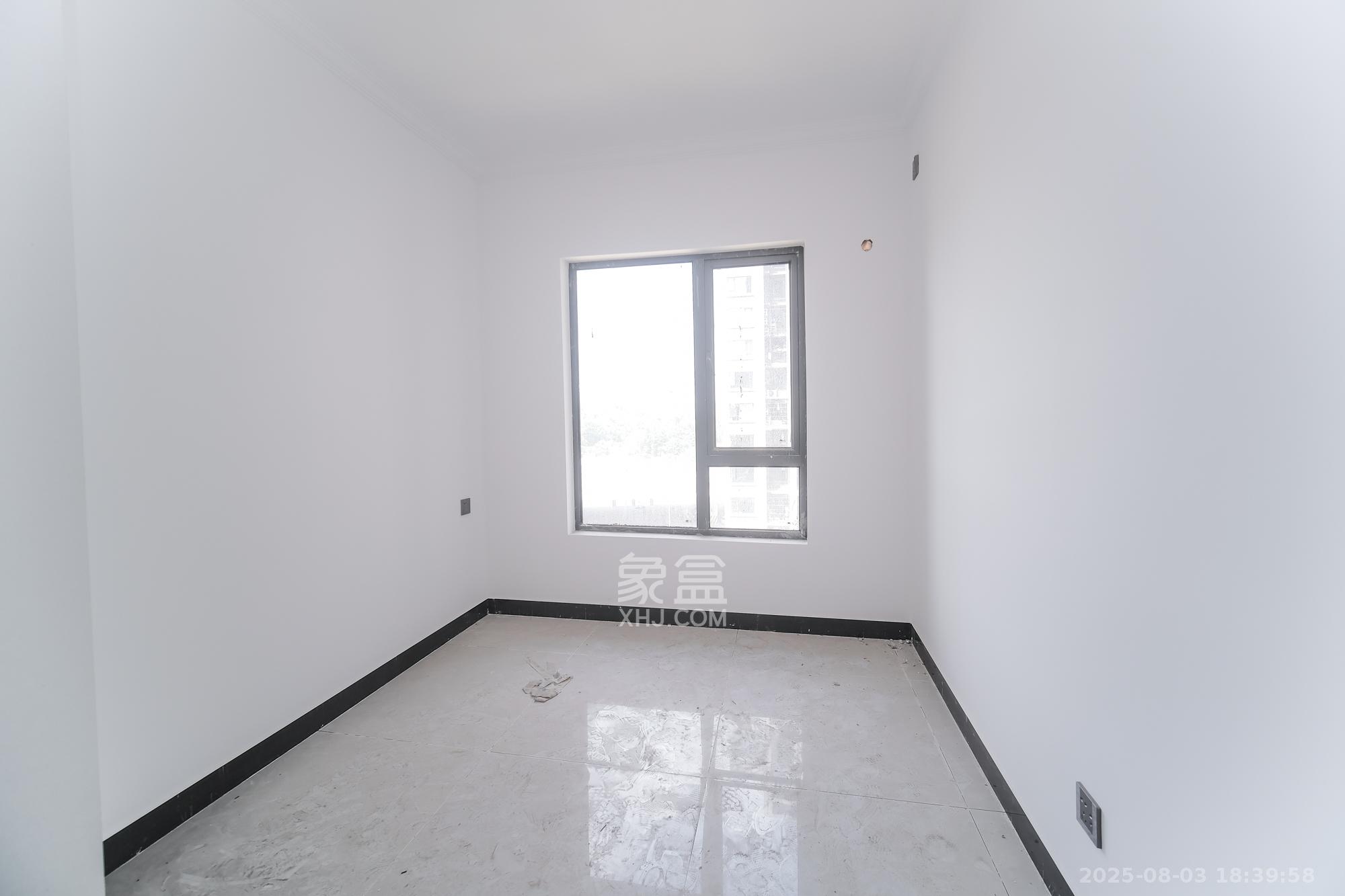 荣盛城  4室2厅2卫    77.8万卧室