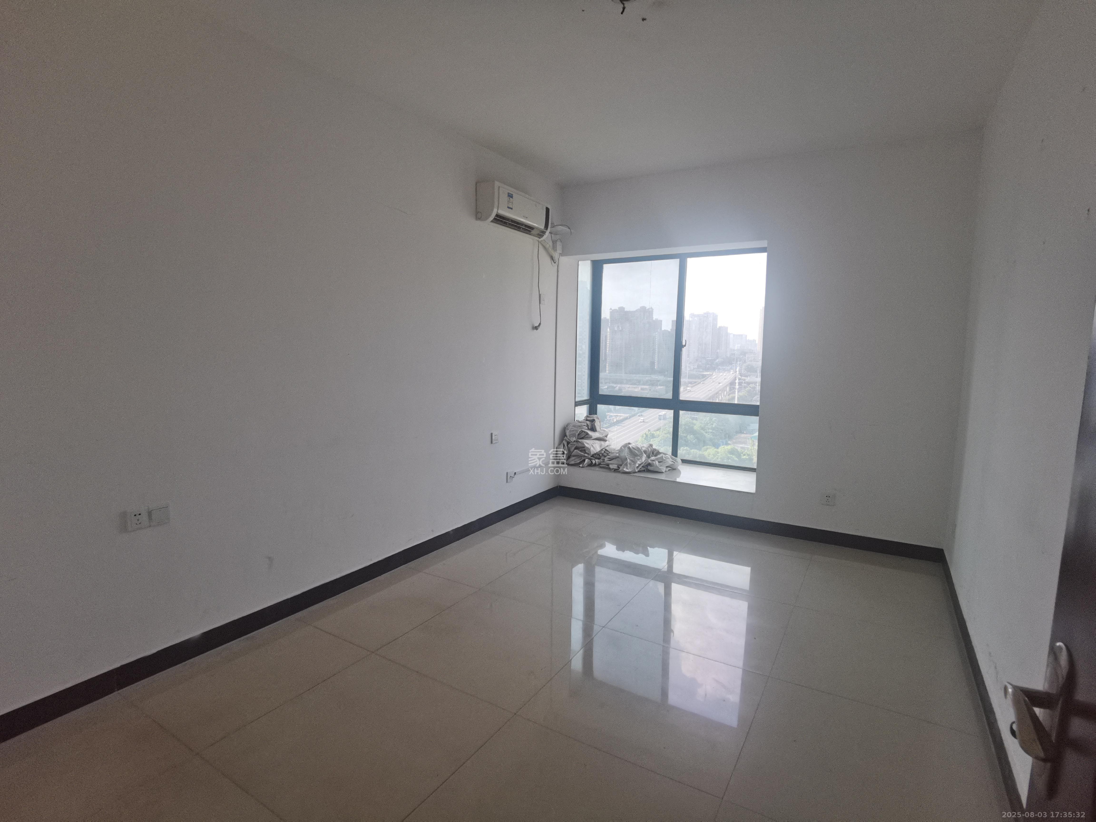 通泰梅岭苑  4室2厅2卫    3800.0元/月室内图