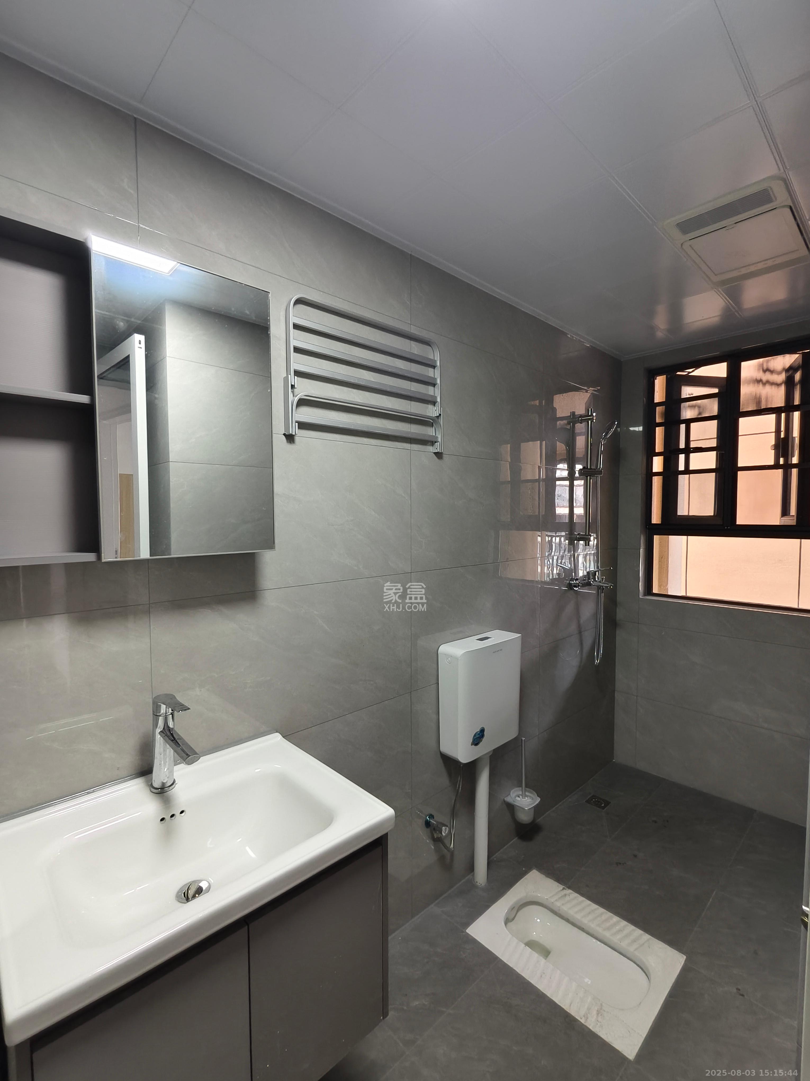 荣盛城  4室2厅1卫    2600.0元/月室内图