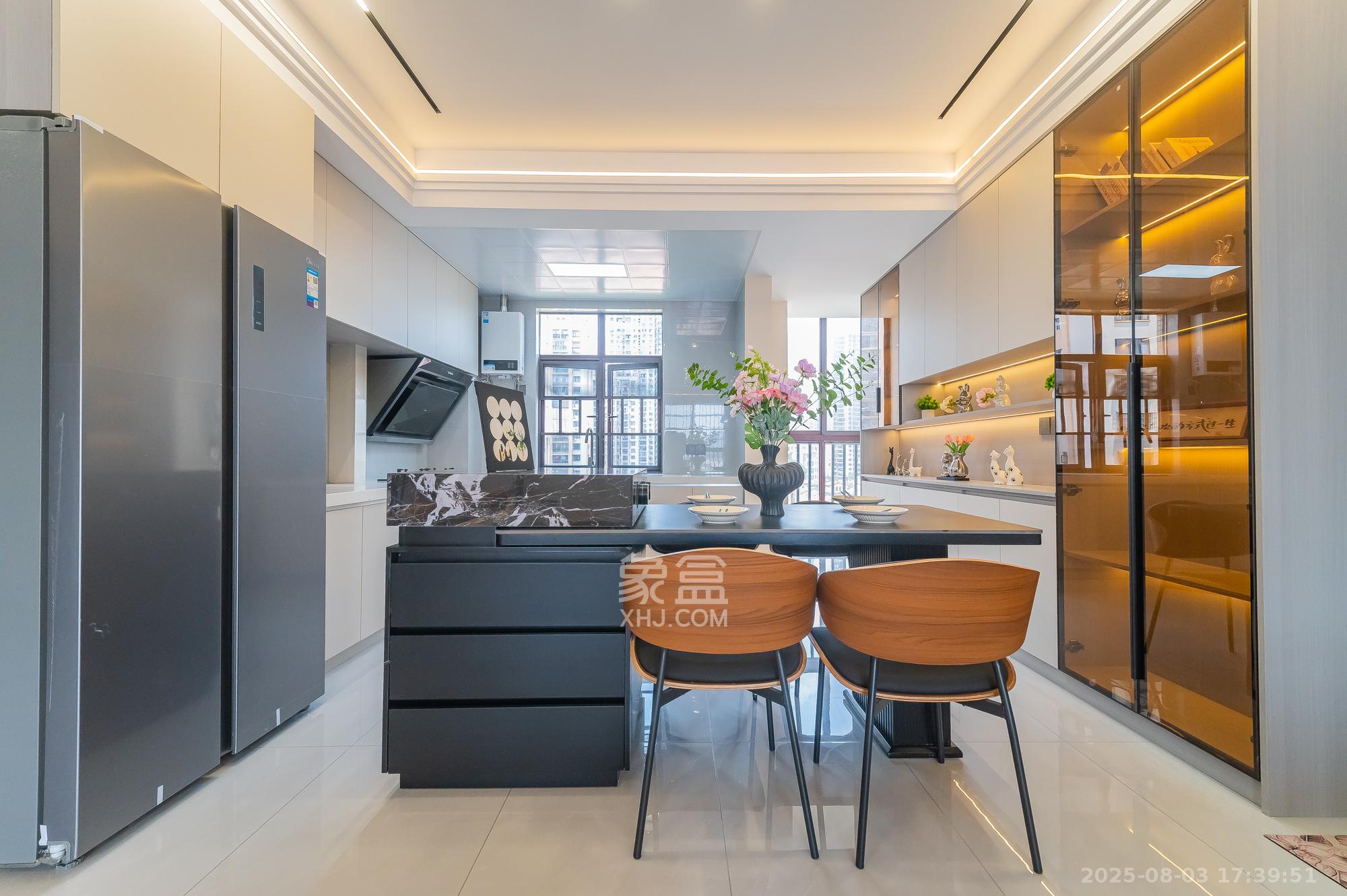 鹏基诺亚山林  3室1厅2卫    91.8万客厅