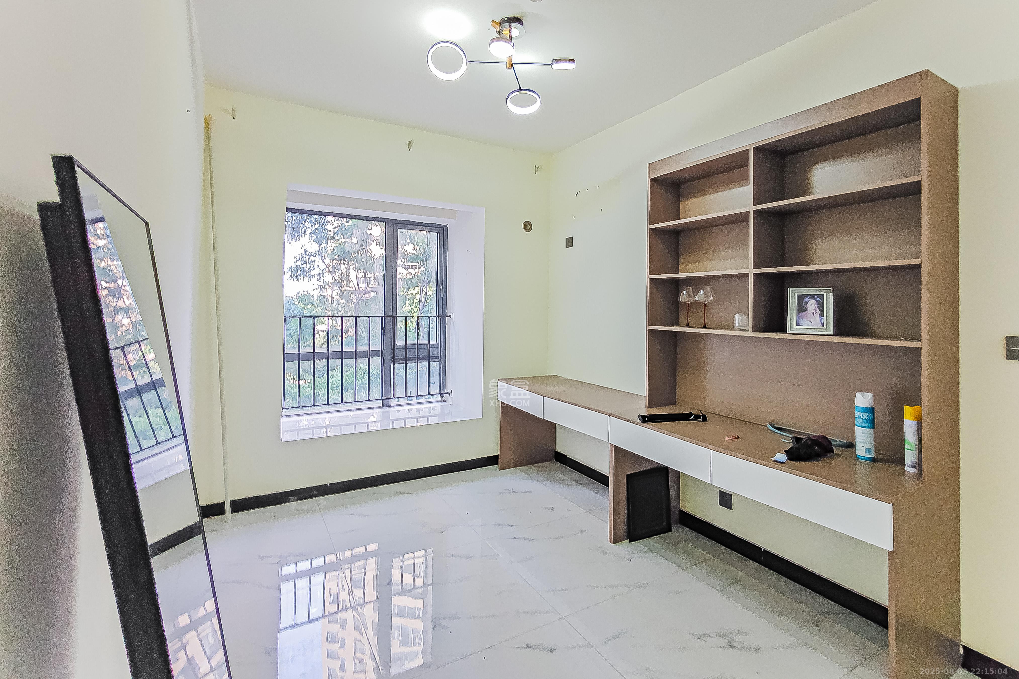 保利国际广场  4室2厅2卫    280.0万卧室