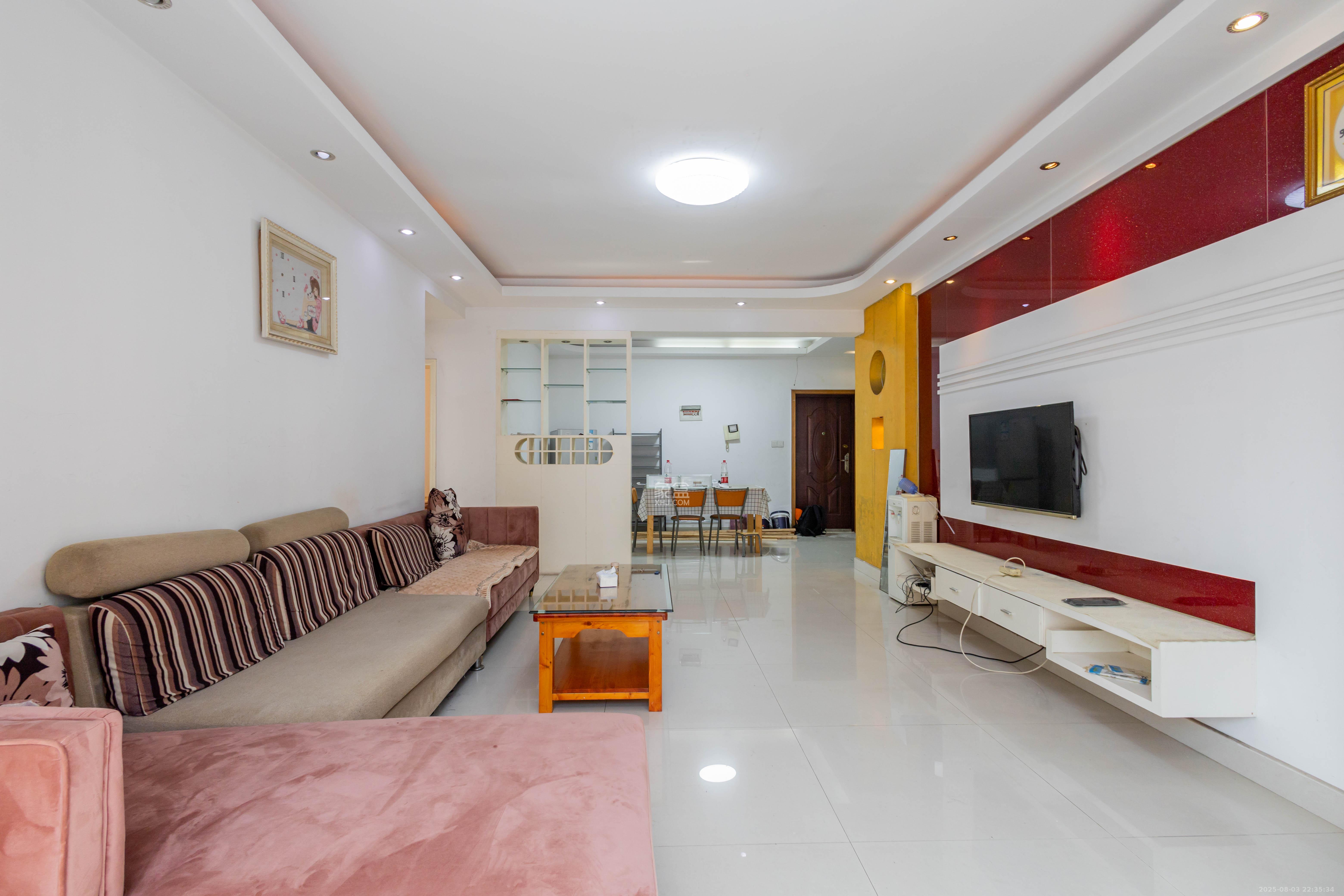 圣力华苑 3室2厅2卫 56.0万 圣力华苑 3室2厅2卫 56.0万客厅