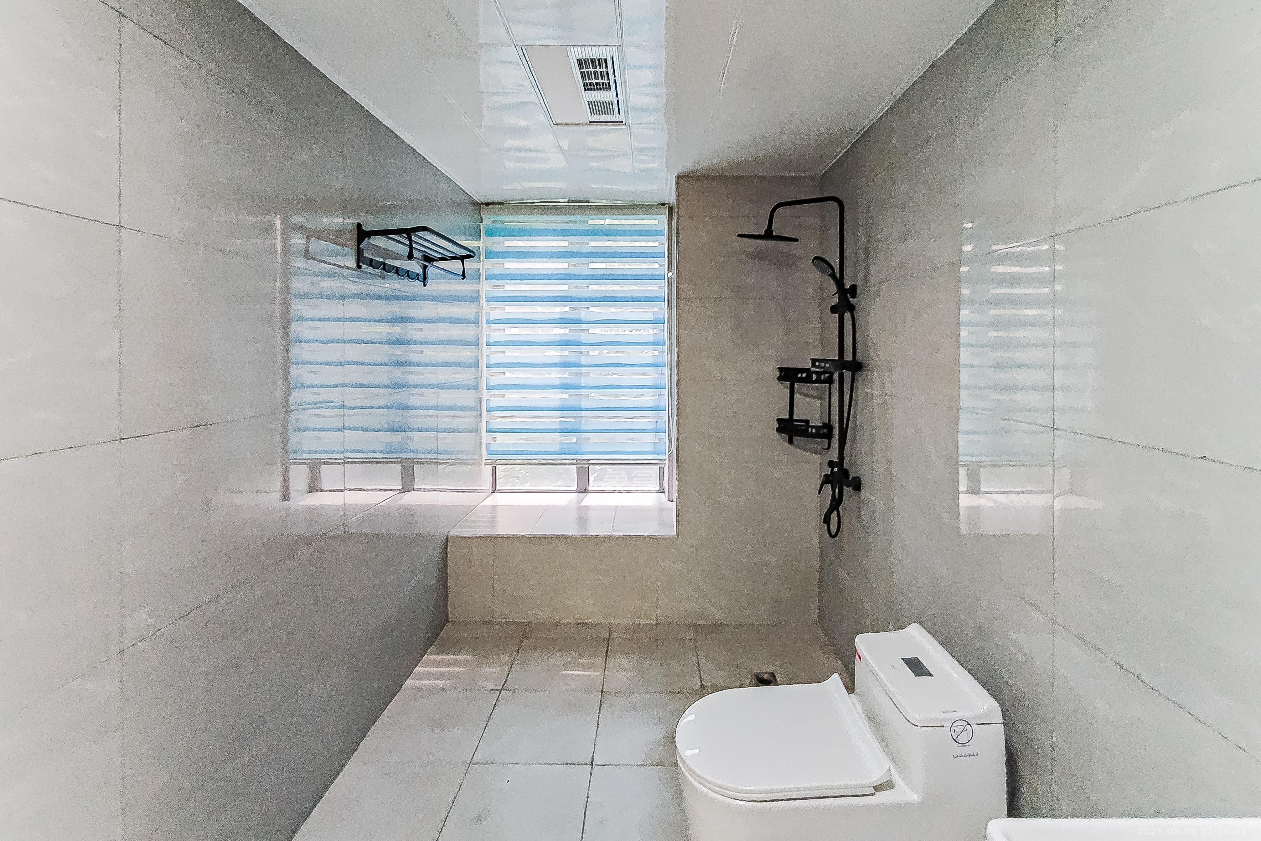 保利国际广场  4室2厅2卫    280.0万卫生间