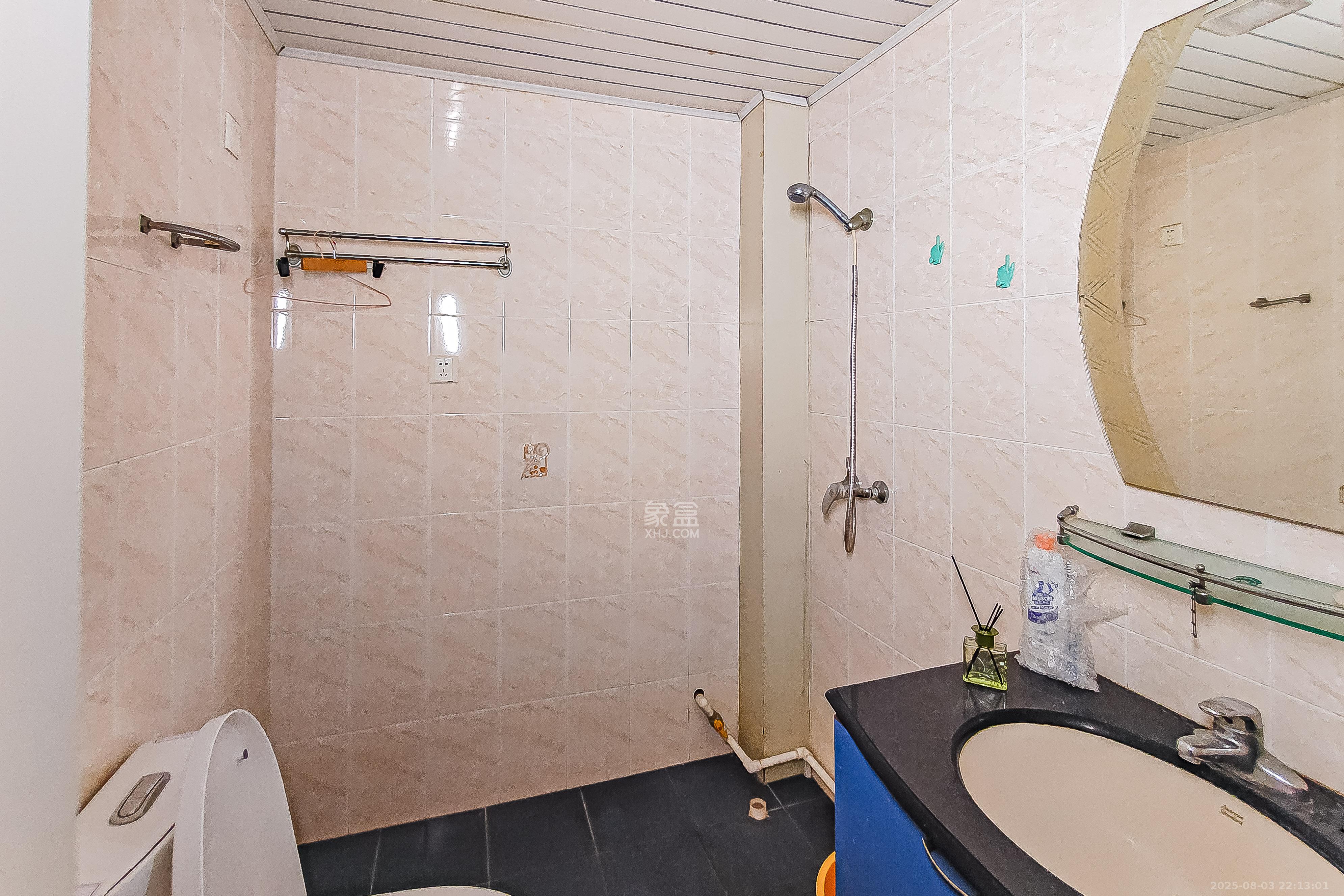 南建公寓 3室2厅1卫 75.0万 南建公寓 3室2厅1卫 75.0万卫生间