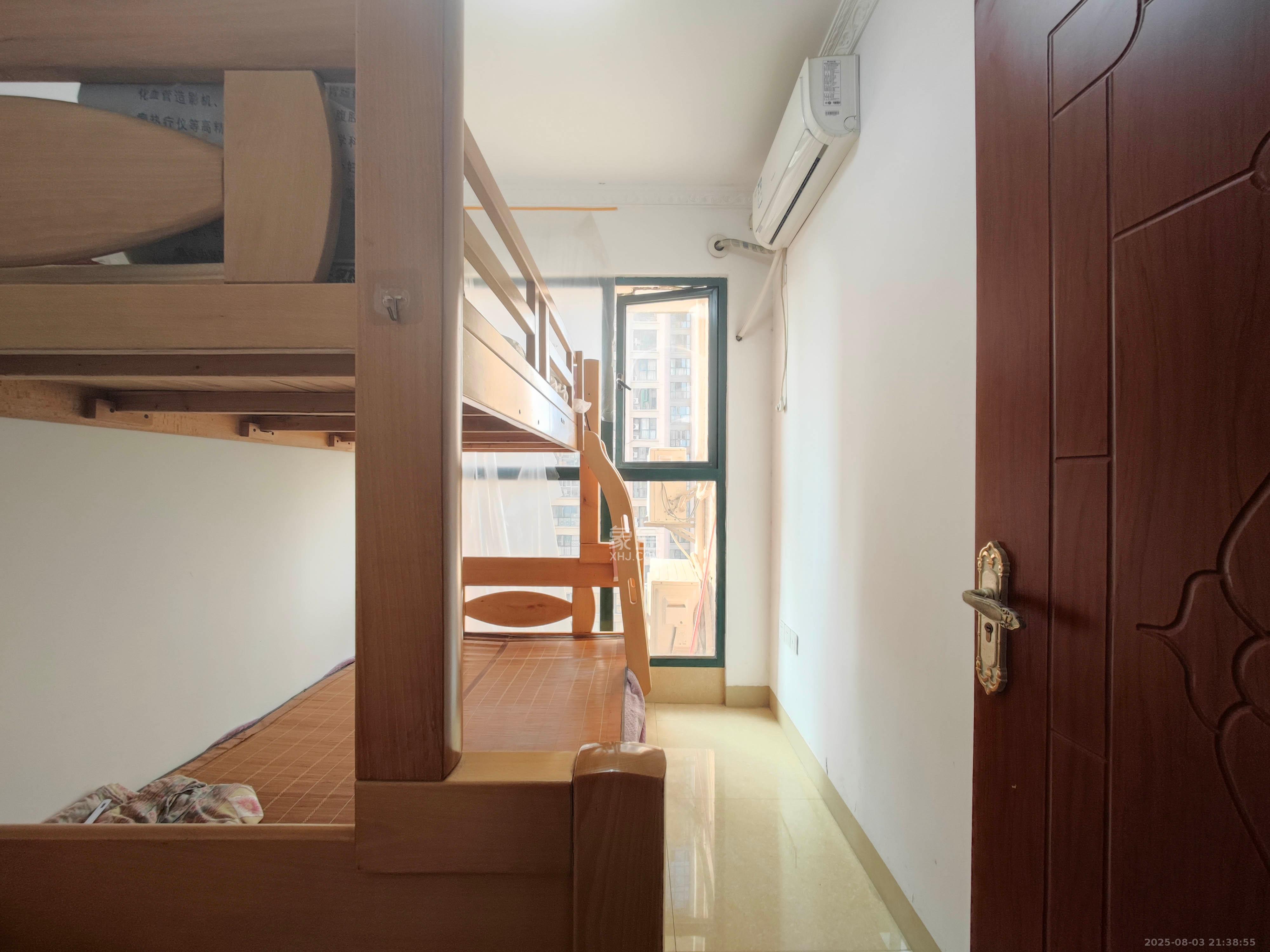 博长山水香颐  4室2厅2卫    78.0万卧室