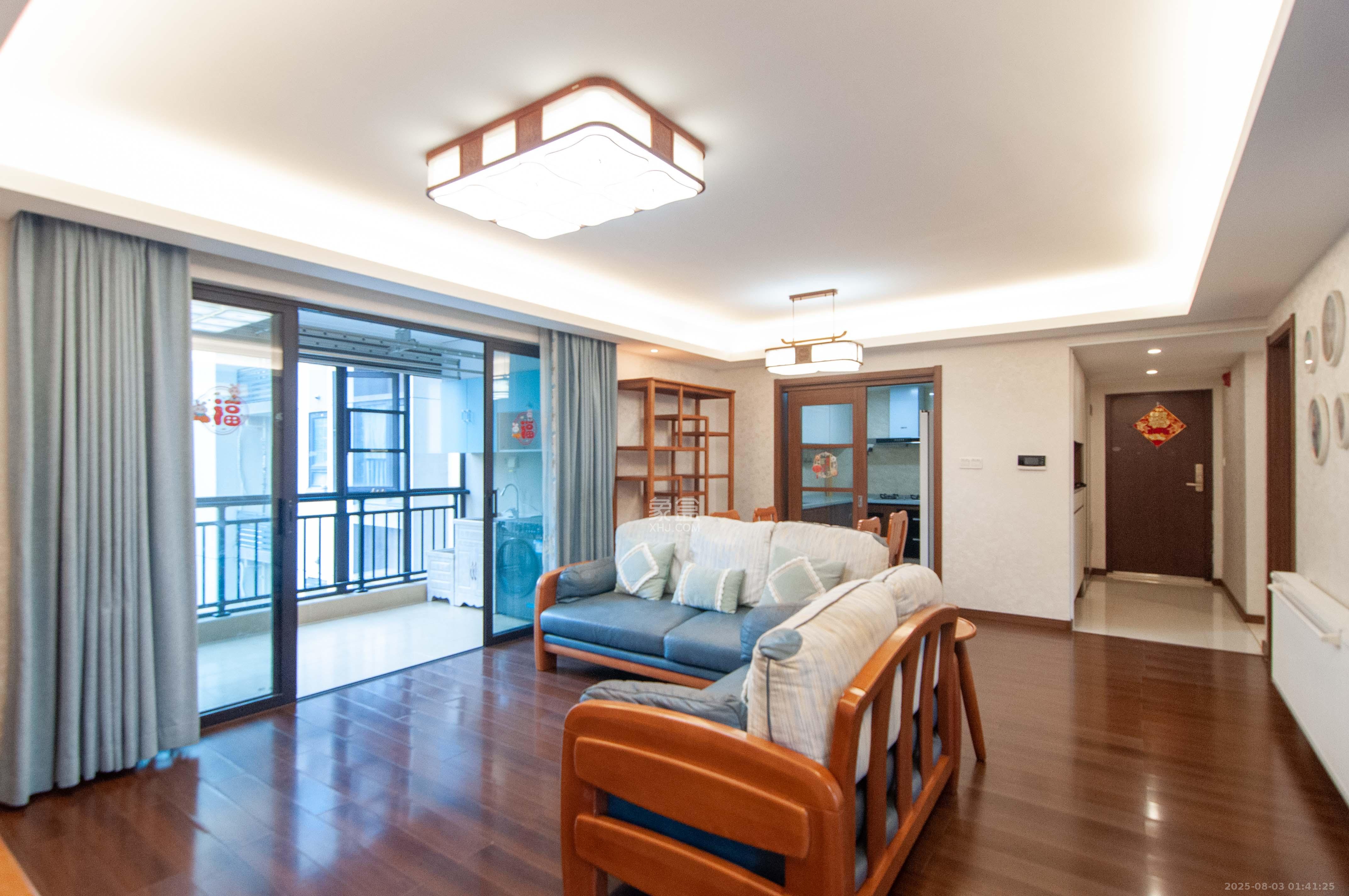 万科里梅溪郡 4室2厅2卫 225.0万 万科里梅溪郡 4室2厅2卫 225.0万客厅