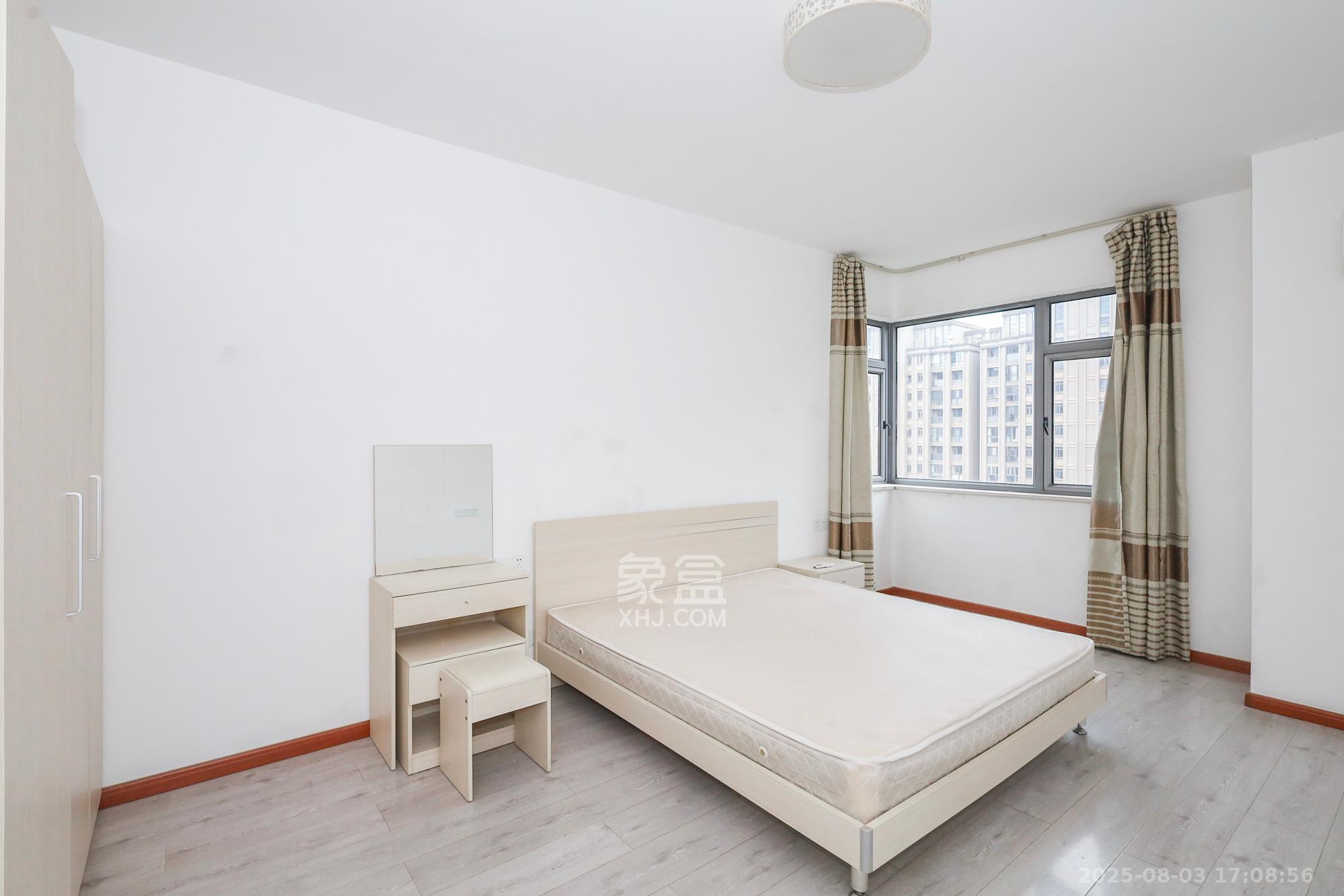 八方小区B区  1室2厅1卫    508.0万卧室