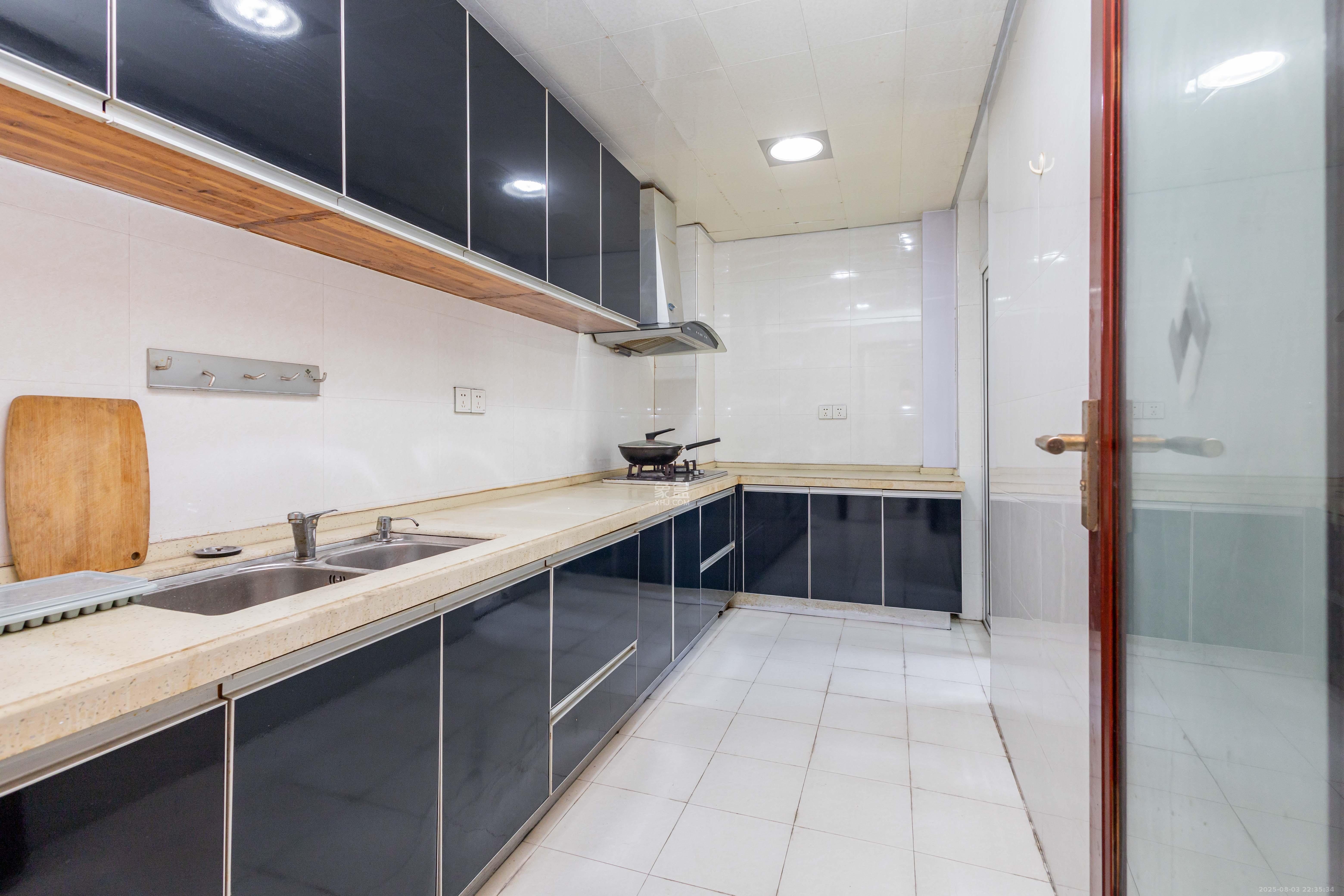 圣力华苑  3室2厅2卫    56.0万厨房