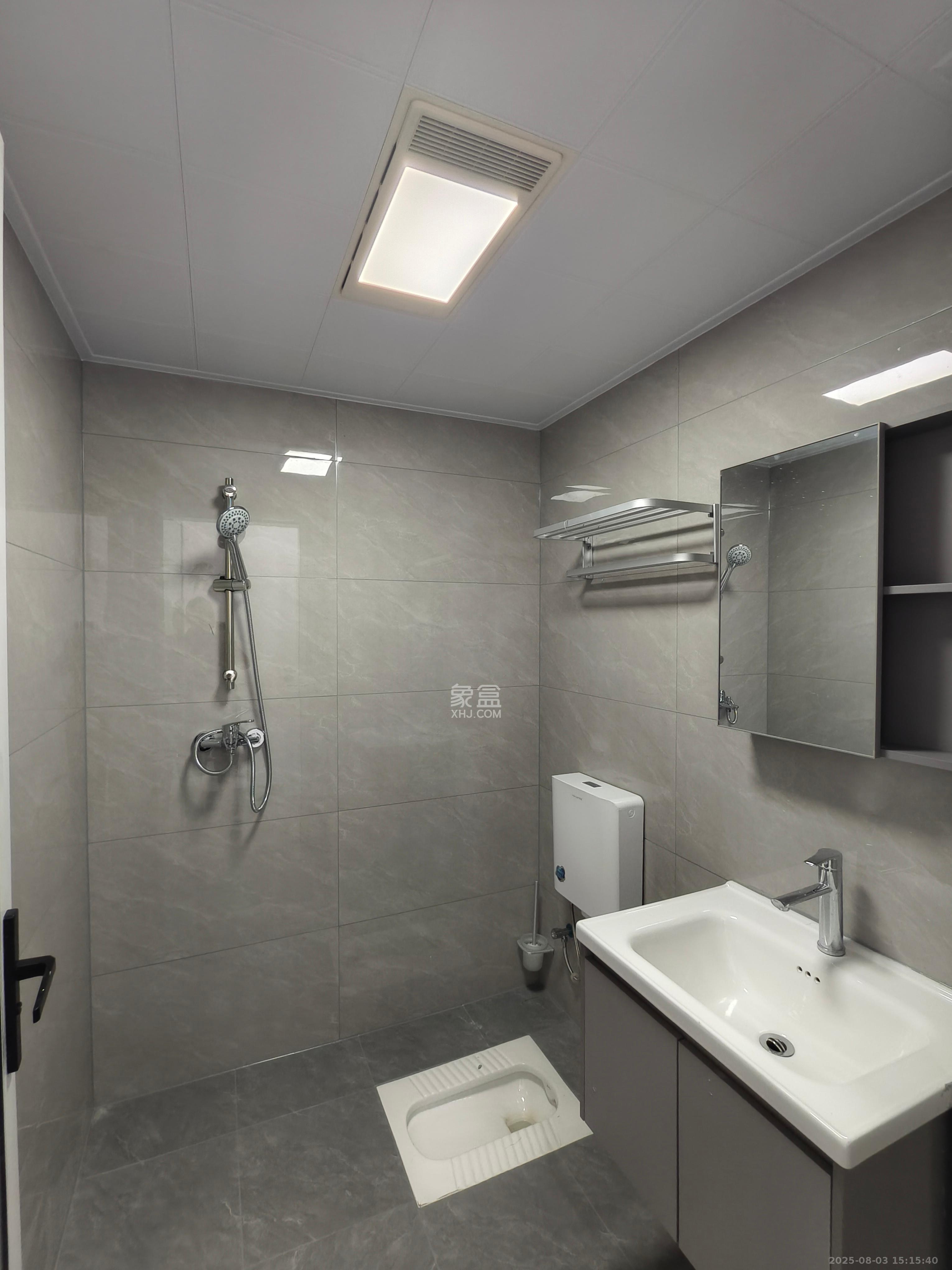 荣盛城 4室2厅1卫 2600.0元/月 荣盛城 4室2厅1卫 2600.0元/月室内图