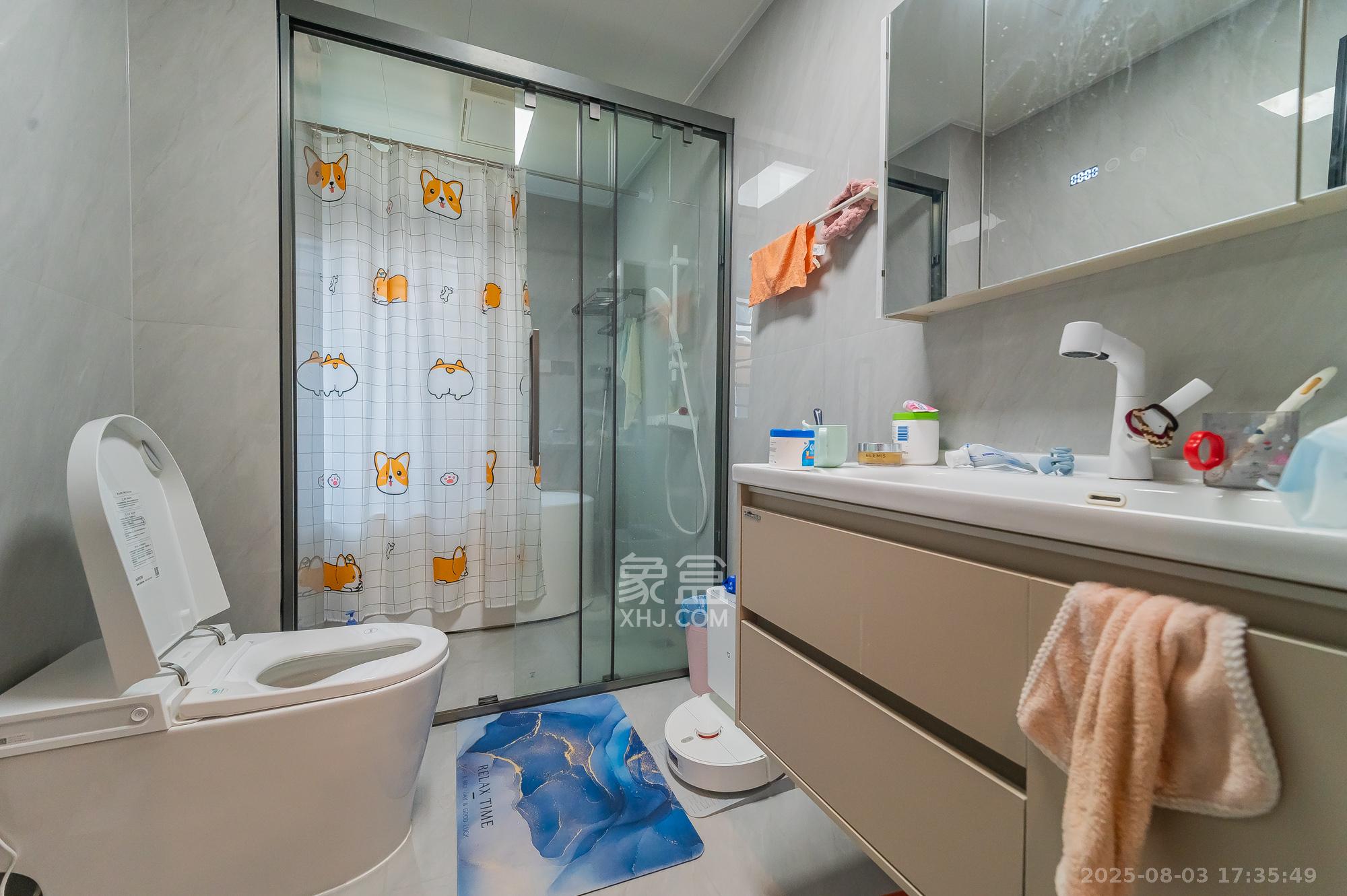 绿城美的明月江南  4室2厅3卫    309.8万卫生间